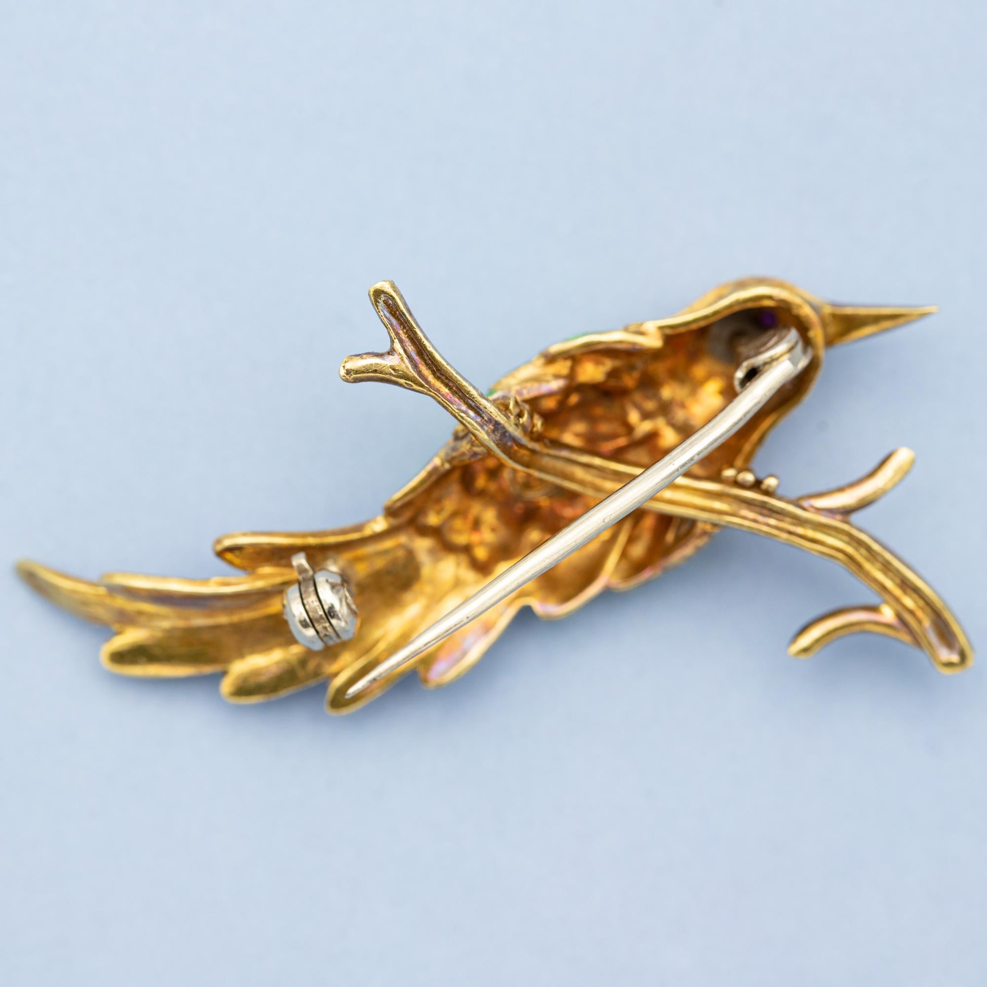18k Heavy bird Brooch - solid 18 K yellow gold animal brooch  For Sale 1