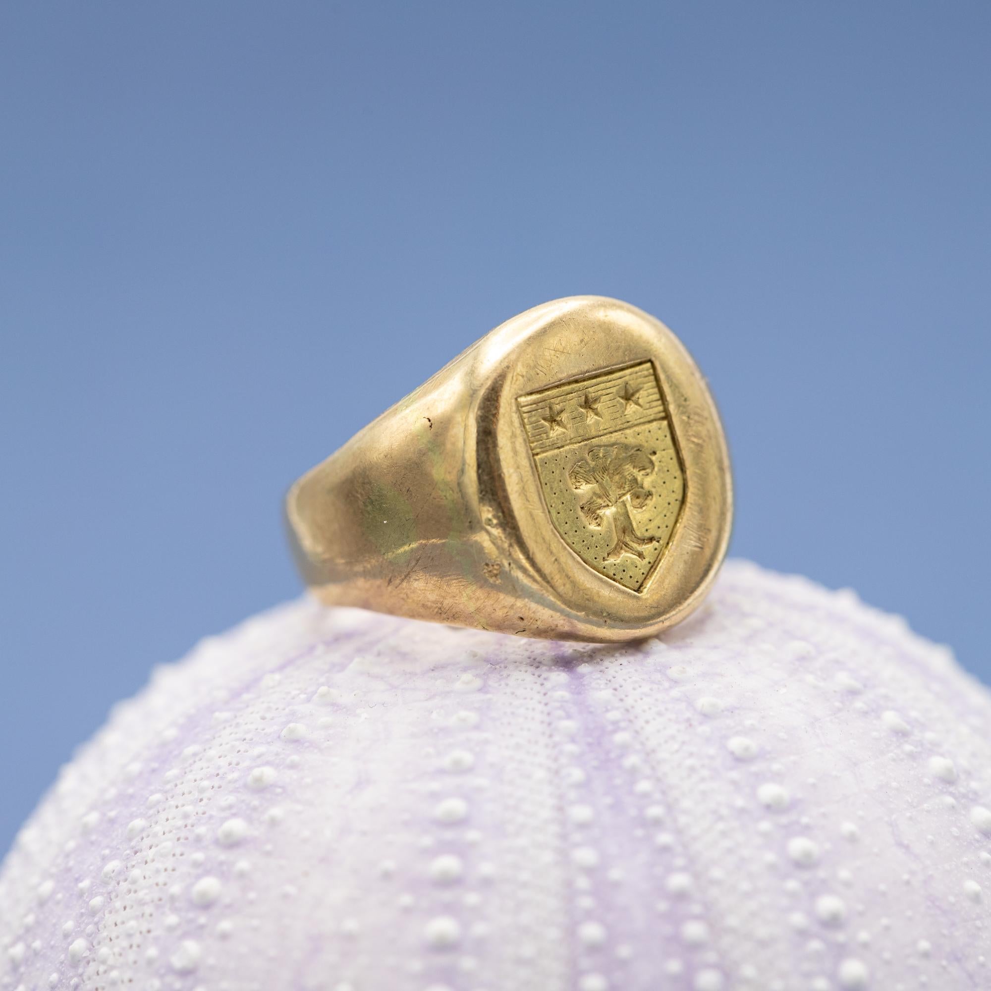 Women's or Men's 18K heavy signet ring - Intaglio ring - Patina solid gold gentleman ring