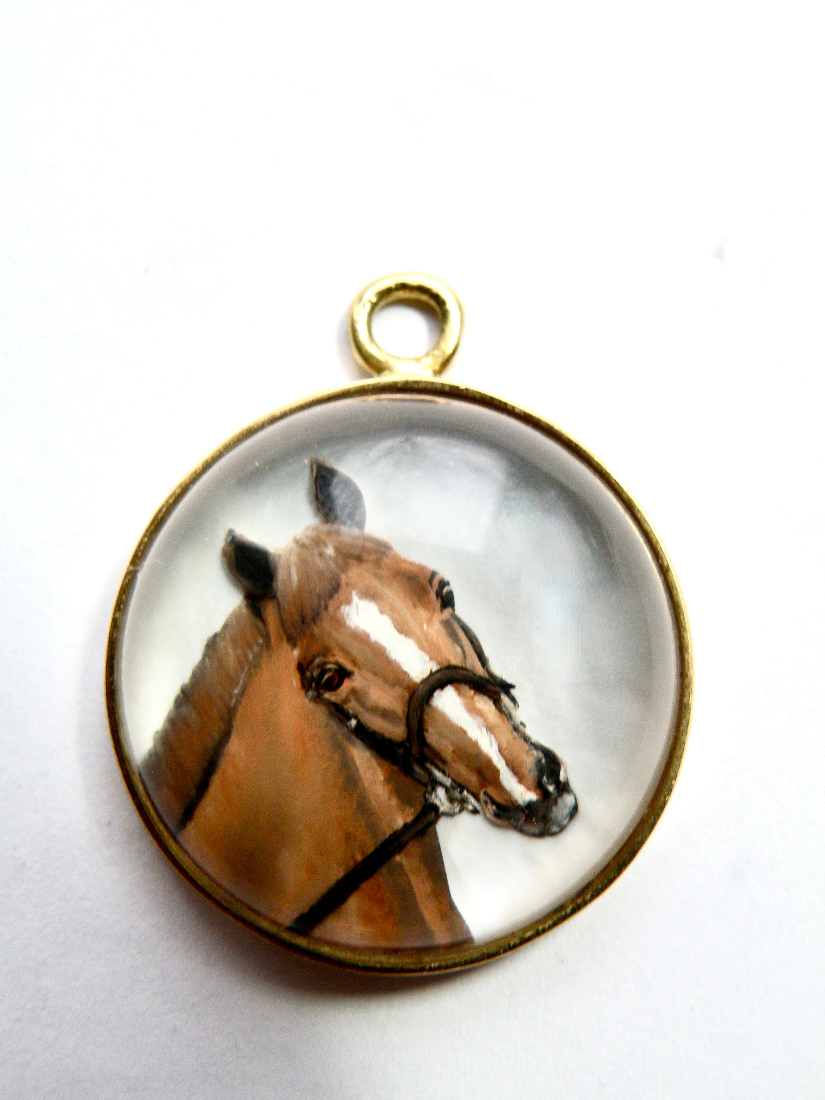 Potenciador Caballo 18k, cristal tallado al revés, caballo pintado a mano, fianza de zafiro Contemporáneo en venta