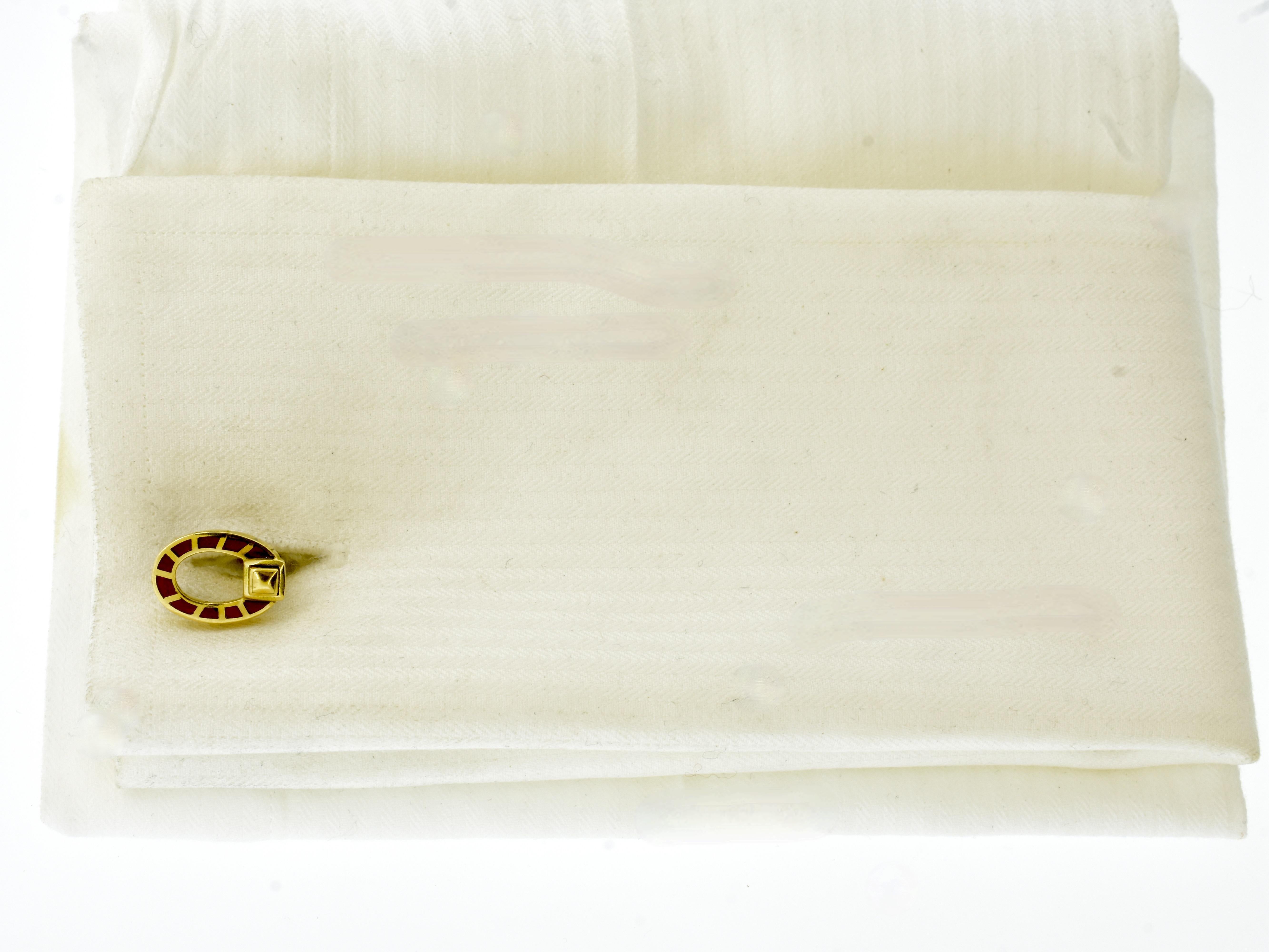 18K Hufeisen Manschettenknöpfe mit  Tiefrote Emaille, Vintage, Frühlingsmantel, Französisch. (Zeitgenössisch) im Angebot