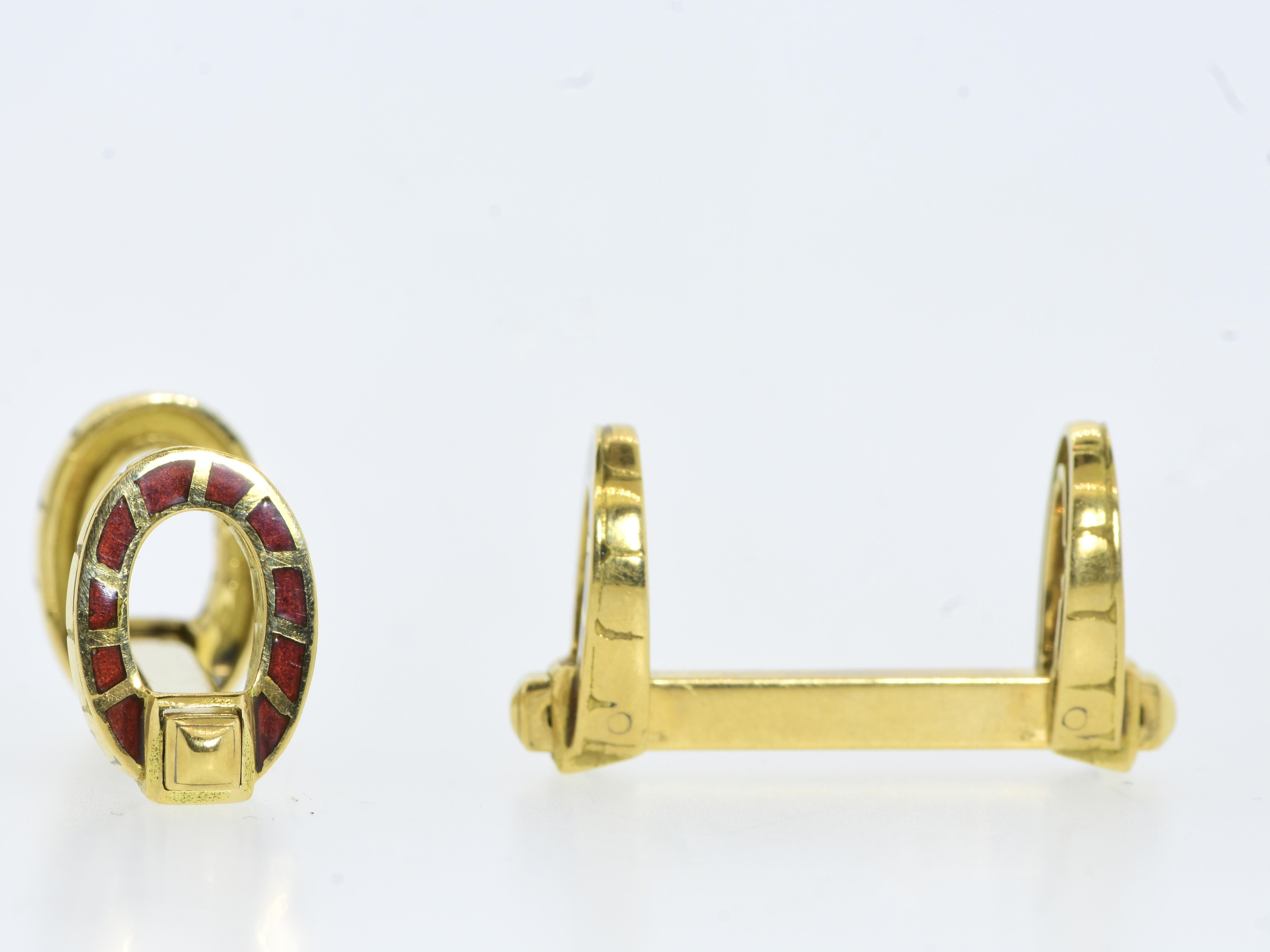 18K Hufeisen Manschettenknöpfe mit  Tiefrote Emaille, Vintage, Frühlingsmantel, Französisch. für Damen oder Herren im Angebot