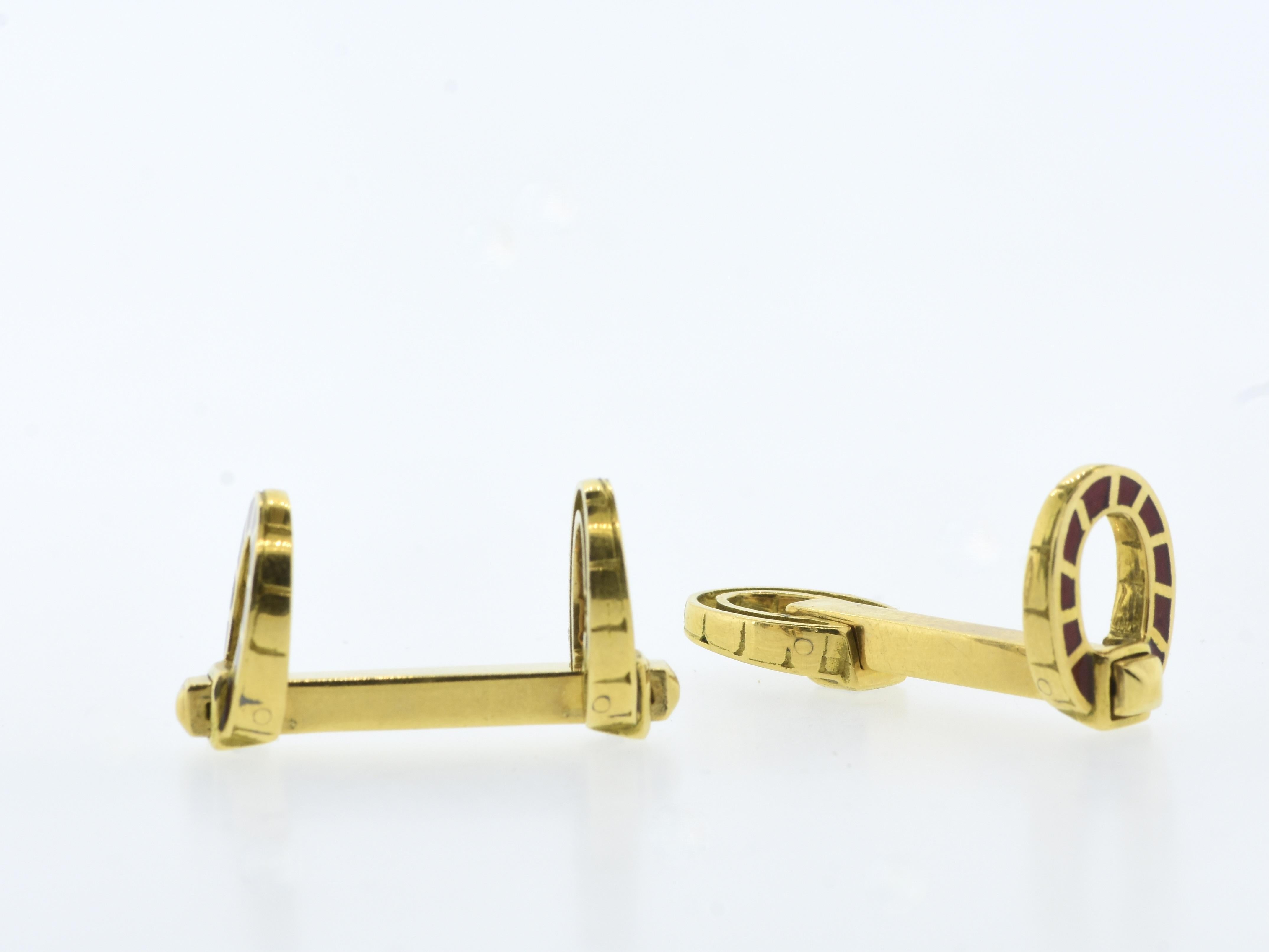 18K Hufeisen Manschettenknöpfe mit  Tiefrote Emaille, Vintage, Frühlingsmantel, Französisch. im Angebot 1