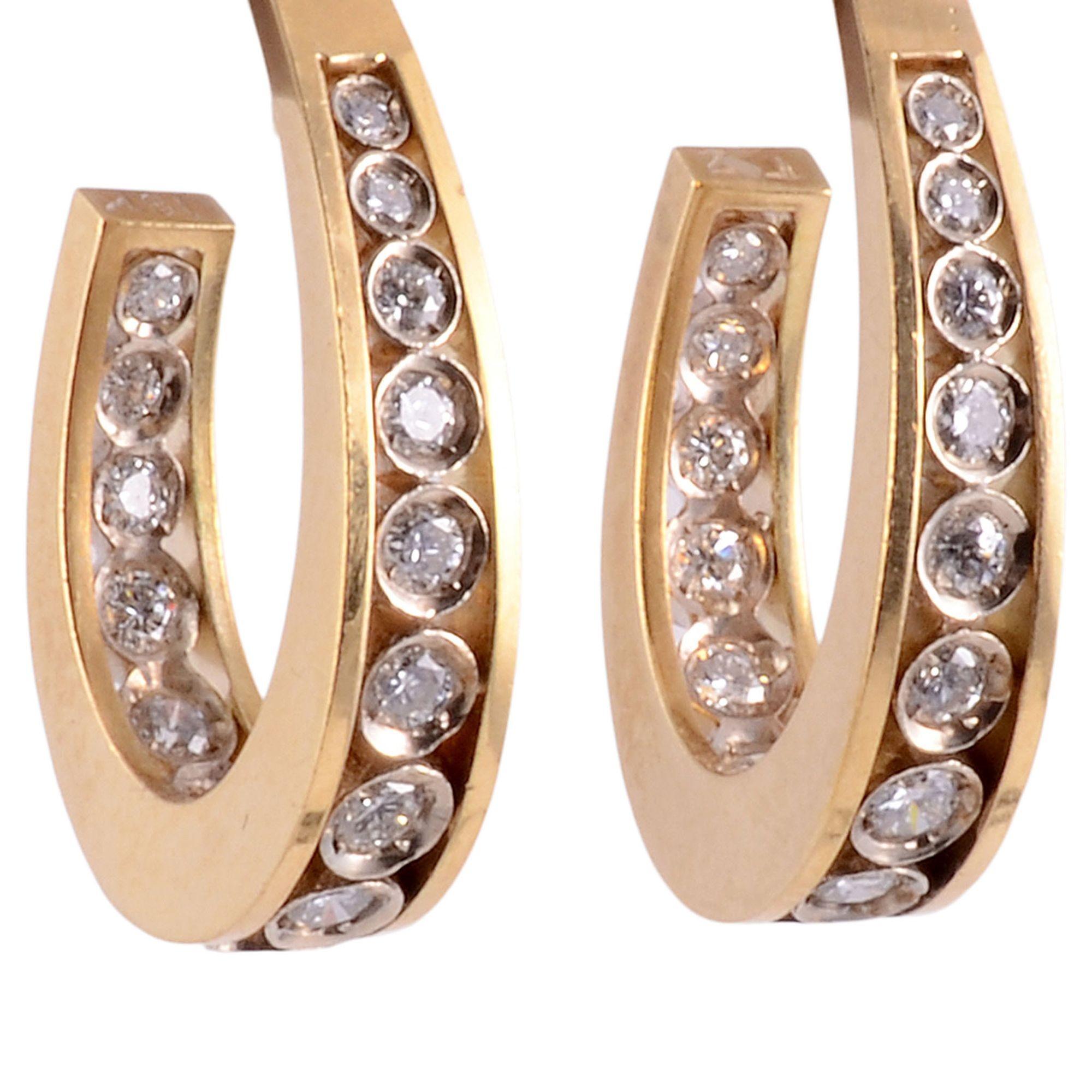 Estate 18K inside out diamond hoop earrings. These 18 karat yellow gold j-hoop earrings feature diamonds inside and out. The diamonds have a total weight of .90 carat with VS-SI clarity and G-I color. [KIMH 529]
 
Dimensions
22.8mm H x 4.6mm W x