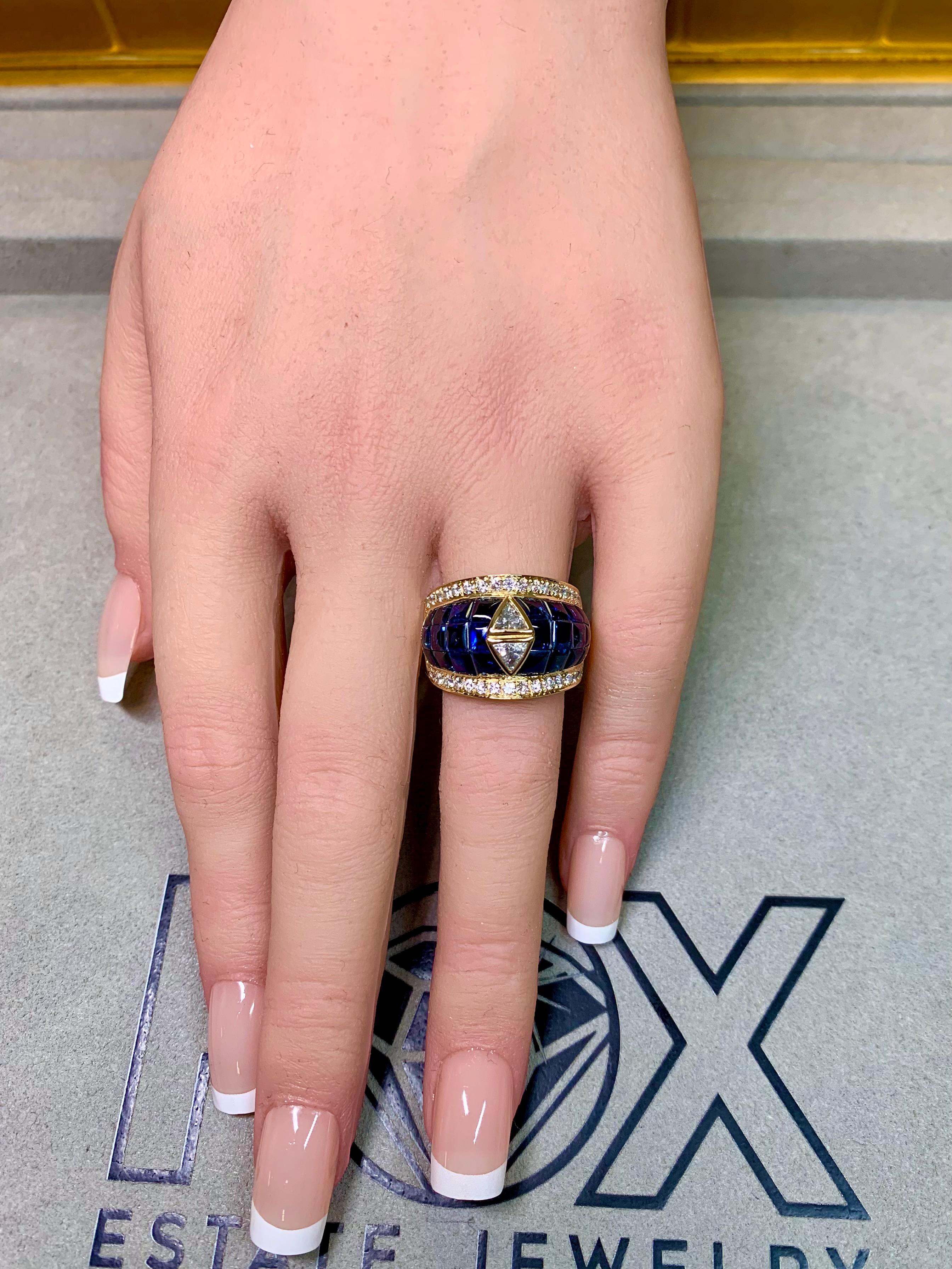 18K Invisible Set Buff Top Sapphire Trilliant Round Diamond Wide Cocktail Ring im Angebot 4