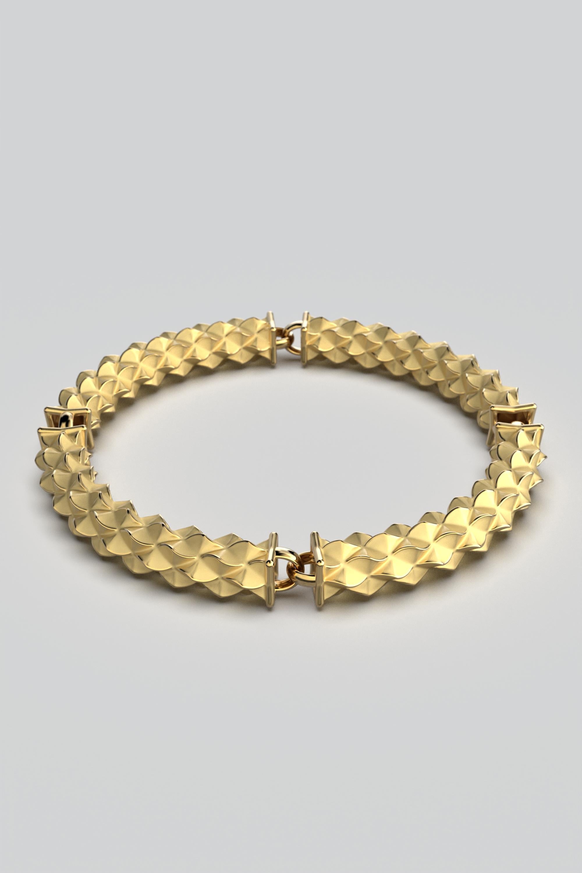 Exquisite Made to order 18k Gold Desert Dunes Bracelet

Elevate your style with the epitome of luxury and craftsmanship – our semi-rigid gold bracelet, expertly designed and produced exclusively to order in the heart of Italy. Crafted to perfection,