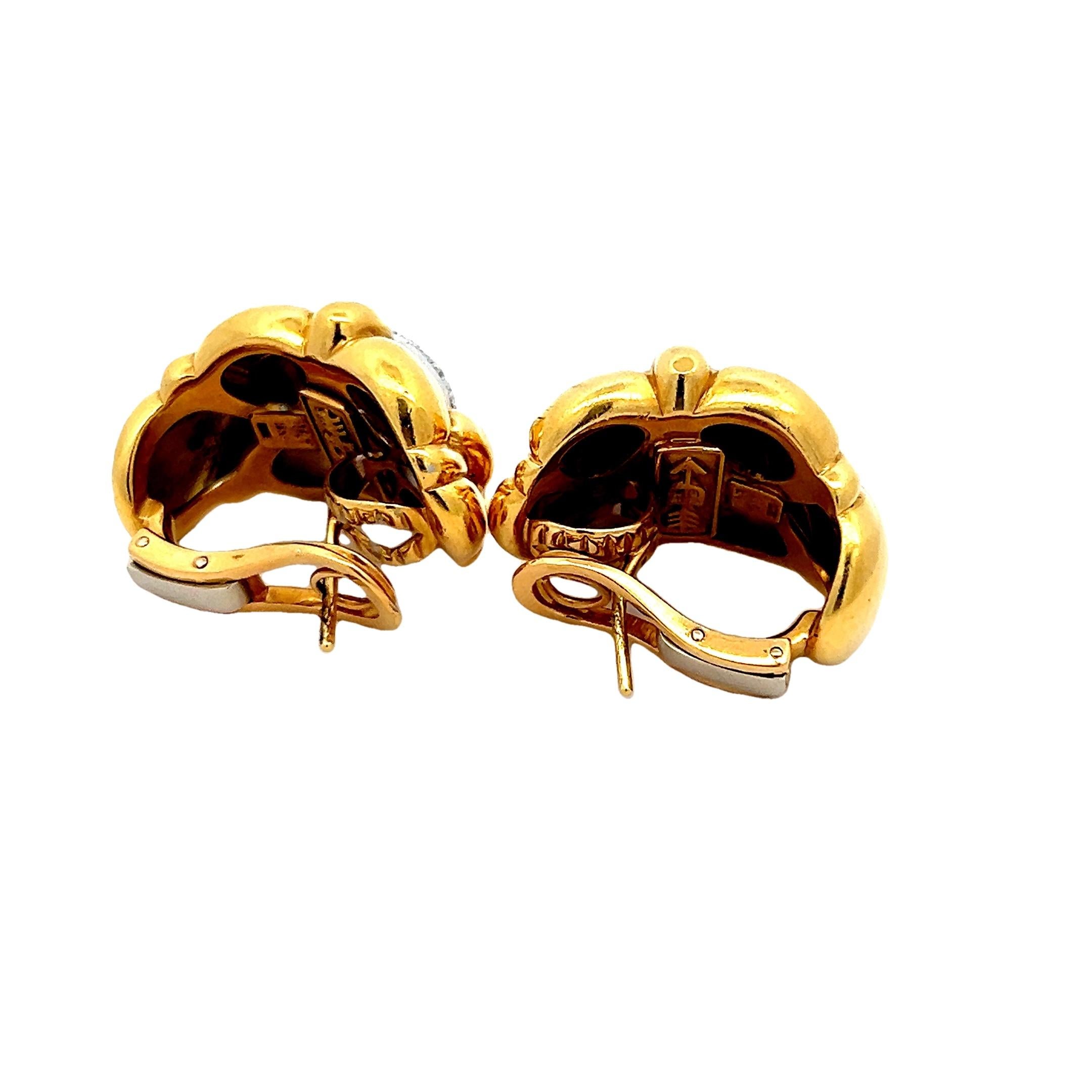 Donna Orecchini a soffietto in oro italiano 18 carati con pavé di diamanti, Atelier D'Angelo, anni '90 in vendita