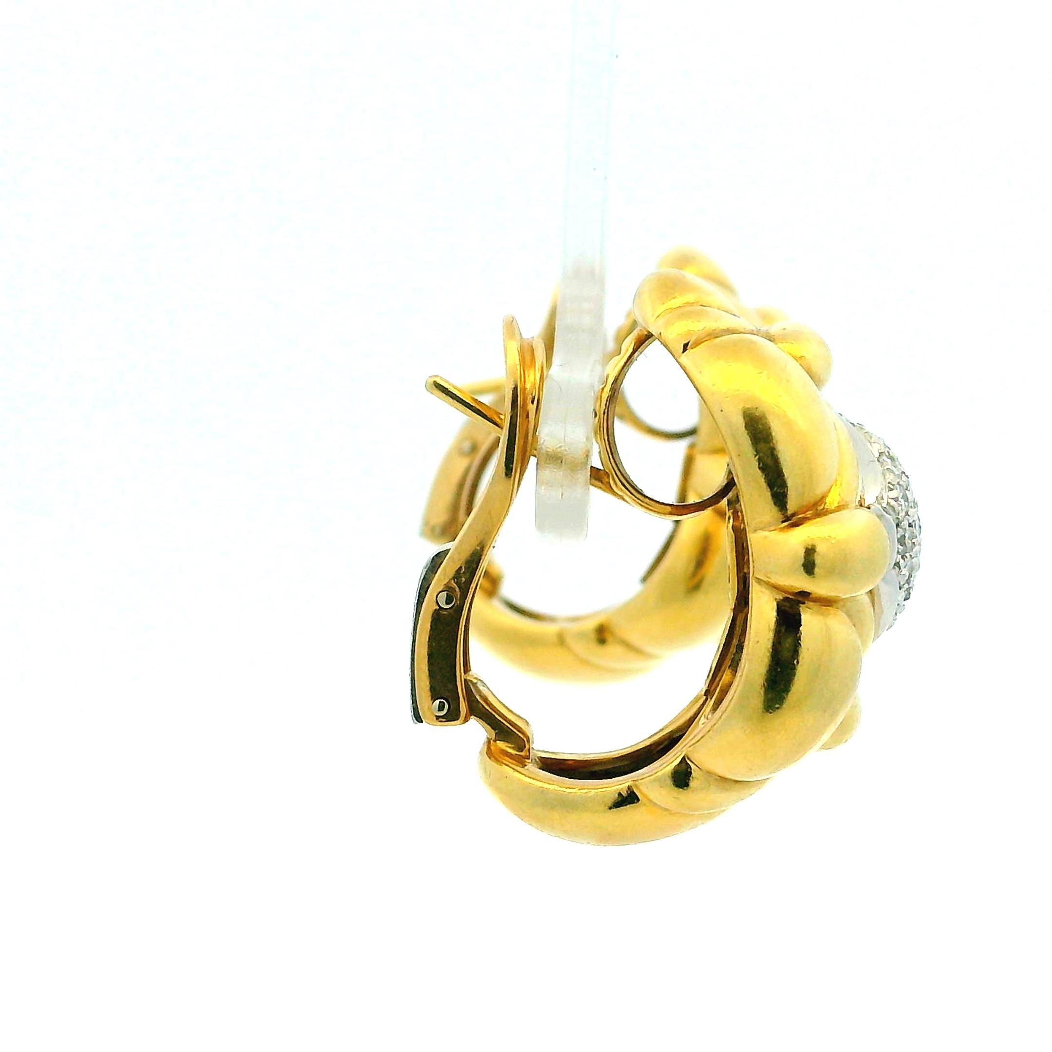 Orecchini a soffietto in oro italiano 18 carati con pavé di diamanti, Atelier D'Angelo, anni '90 in vendita 2