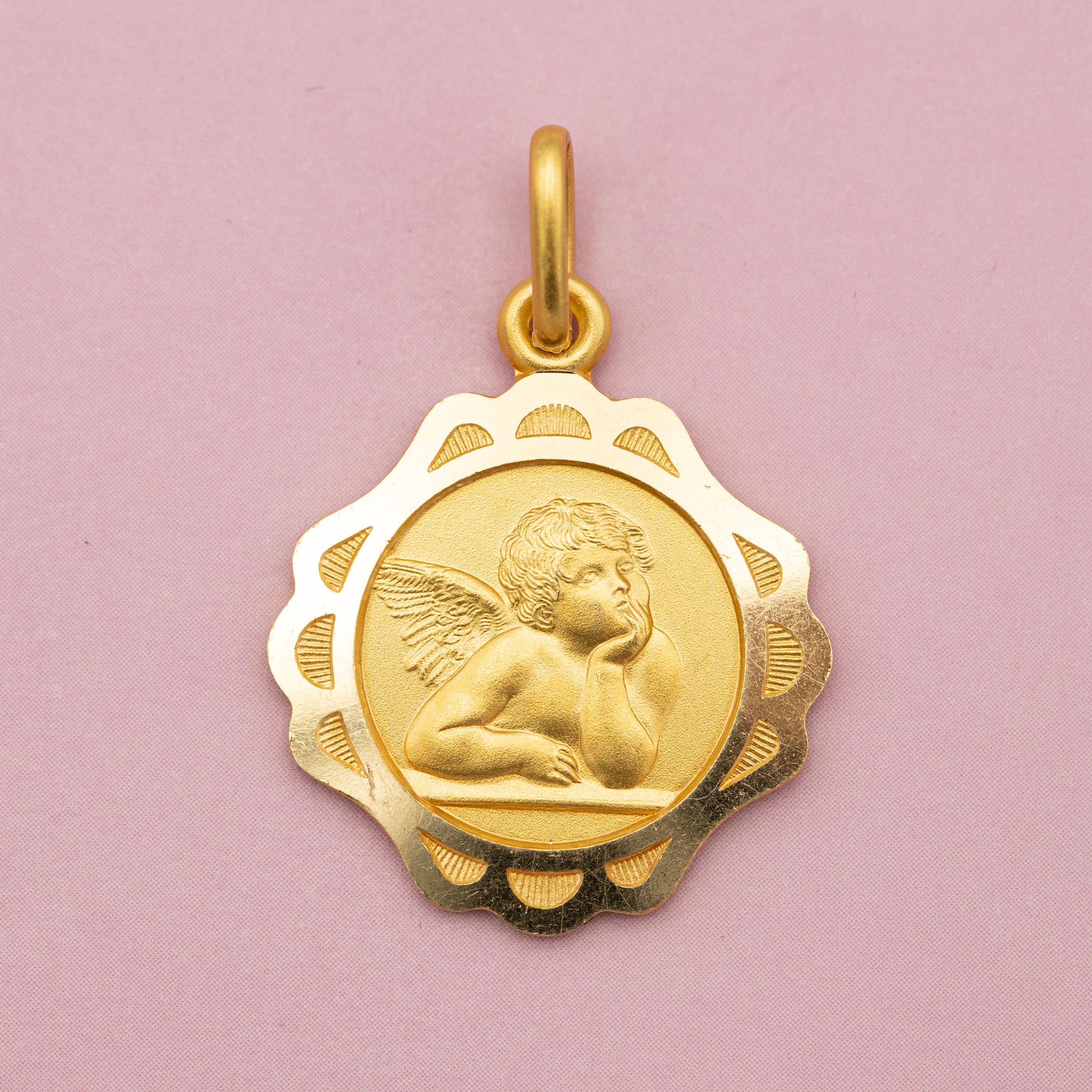 18k Italian Vintage cherub charm pendant - Angel medallion - solid yellow gold In Good Condition In Antwerp, BE