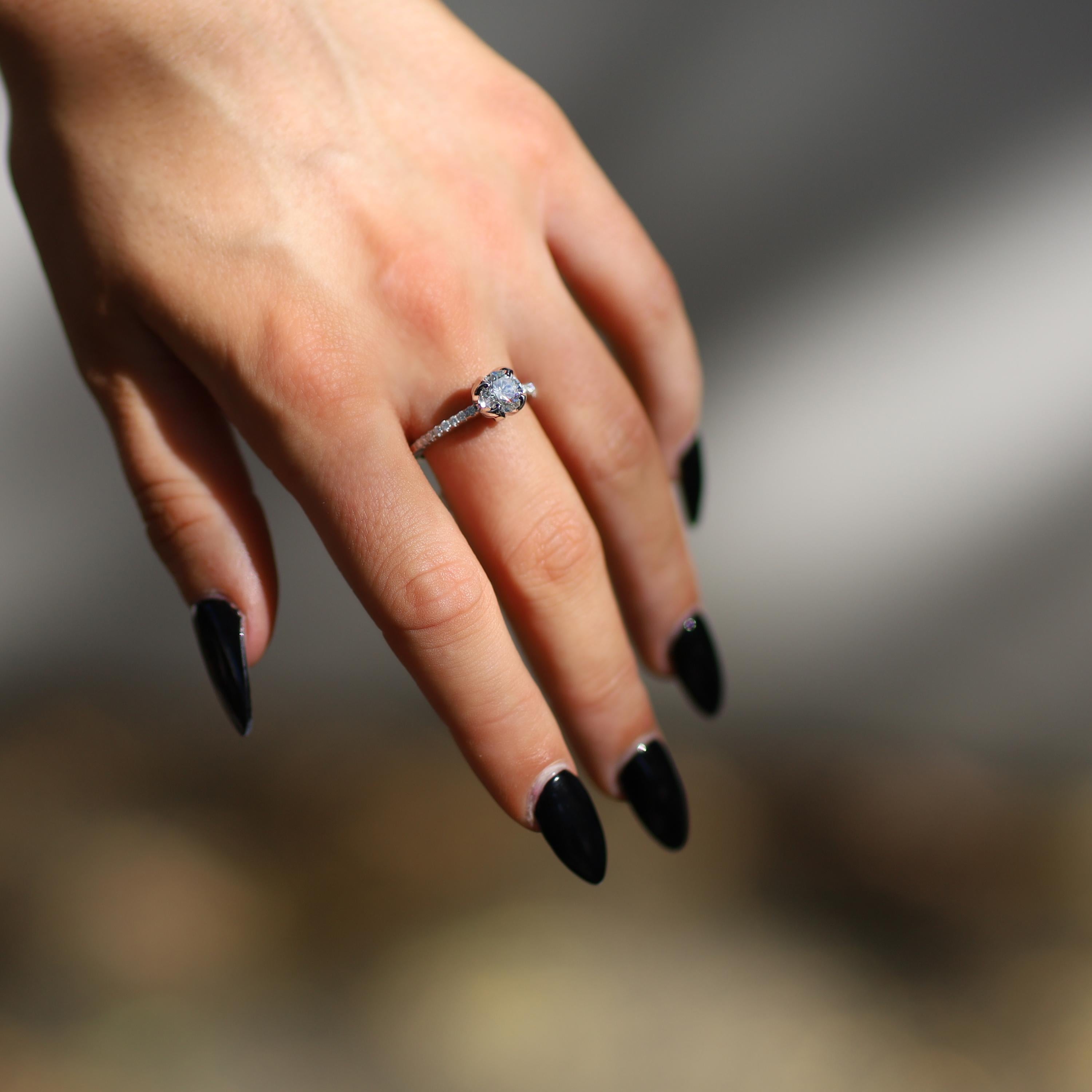 Women's or Men's 18 Karat White Gold 1 Karat Diamond Engagement Ring For Sale