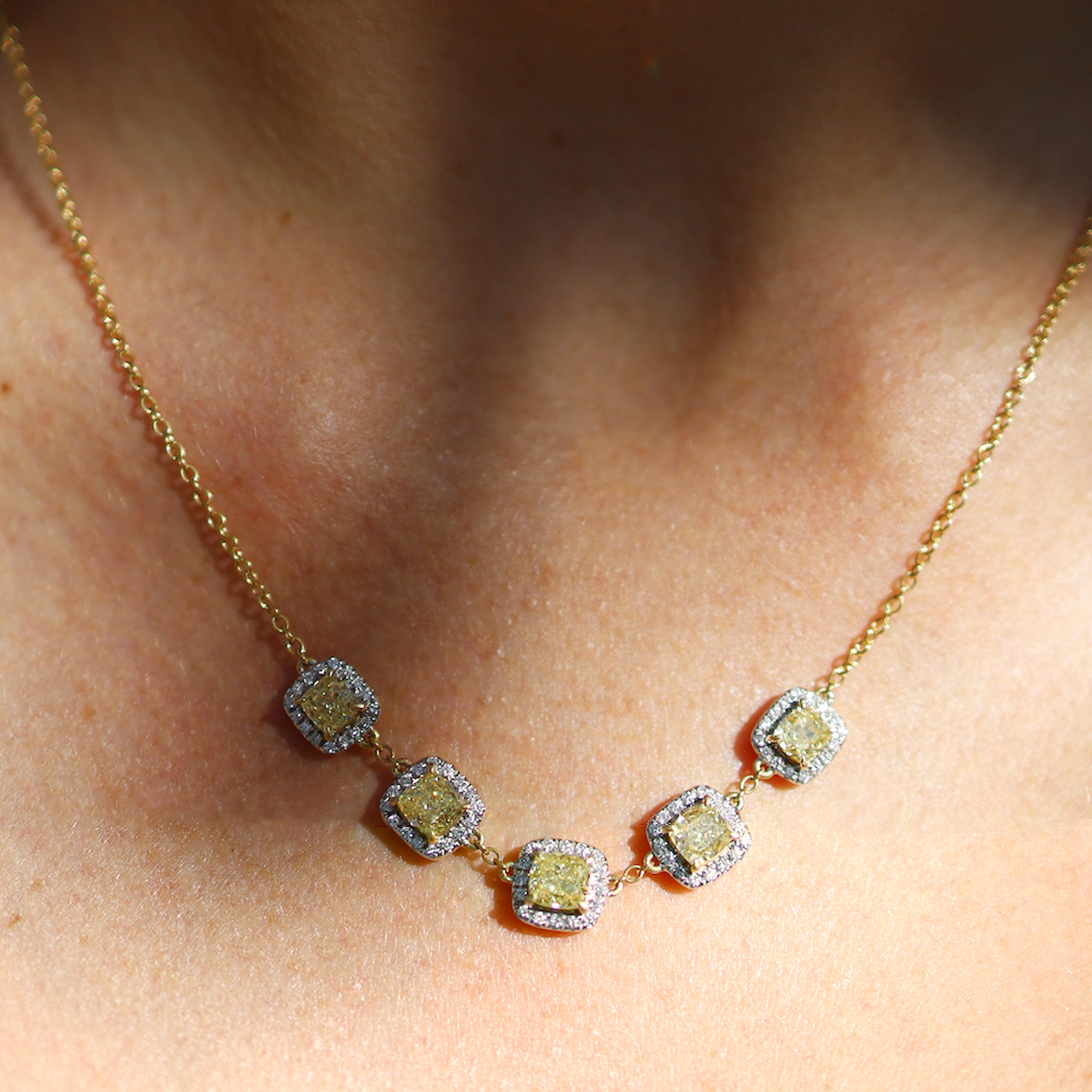 Women's or Men's 18 Karat White Gold 3.3 Karat Yellow Diamond Necklace For Sale