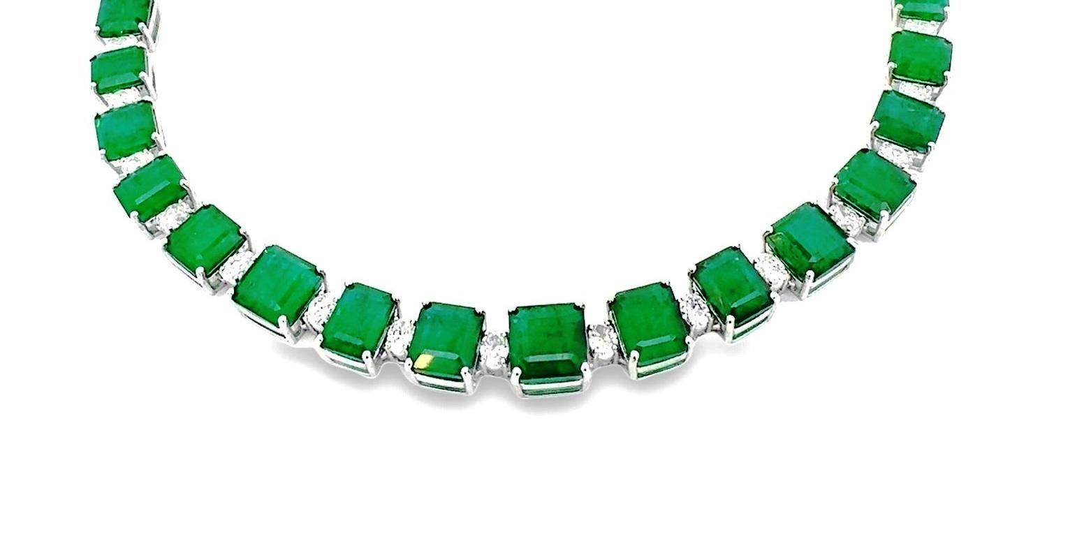 Taille octogone Collier d'émeraudes et de diamants pour dames 18K en vente