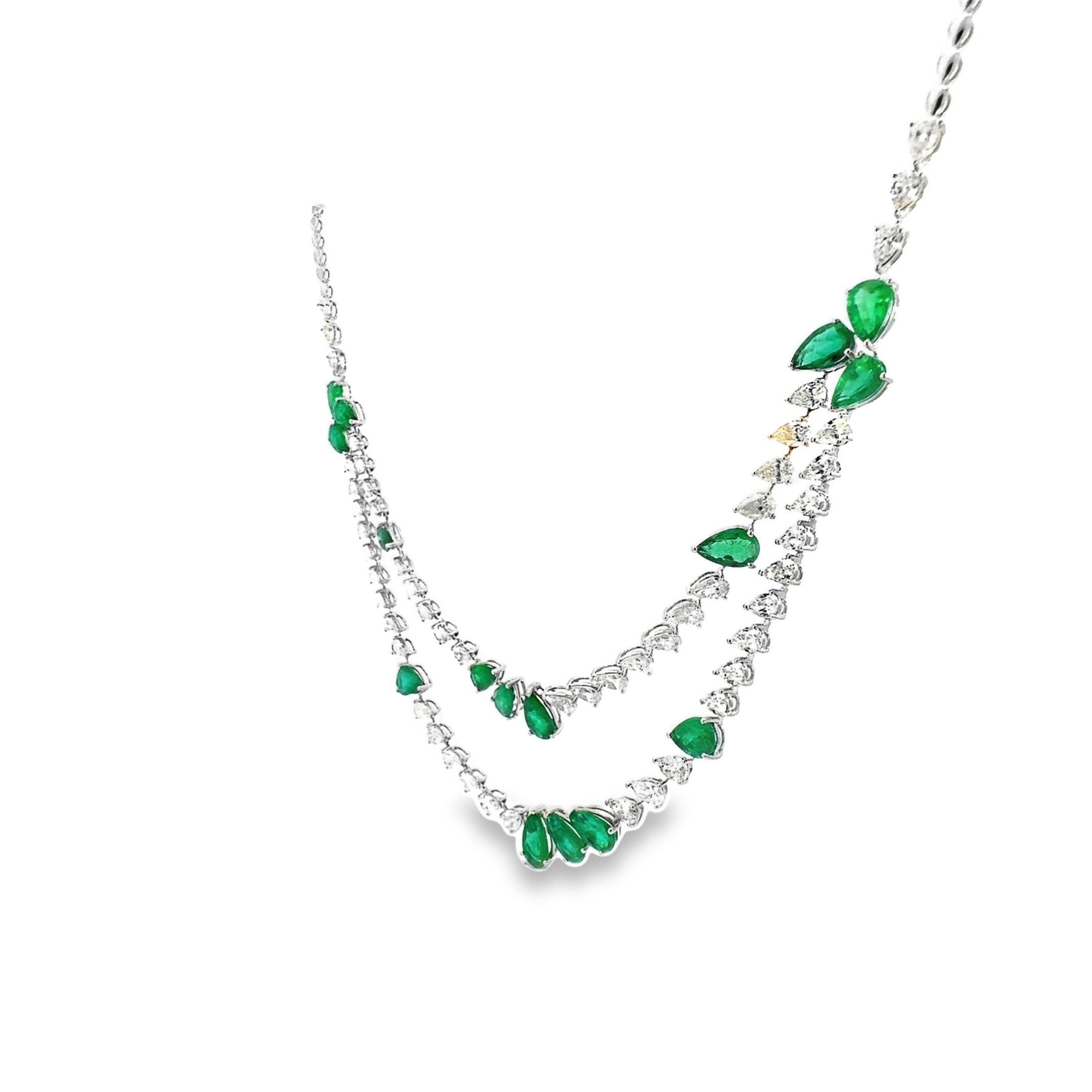 Collana di smeraldi e diamanti da donna in 18 carati In condizioni Nuovo in vendita a LA, CA