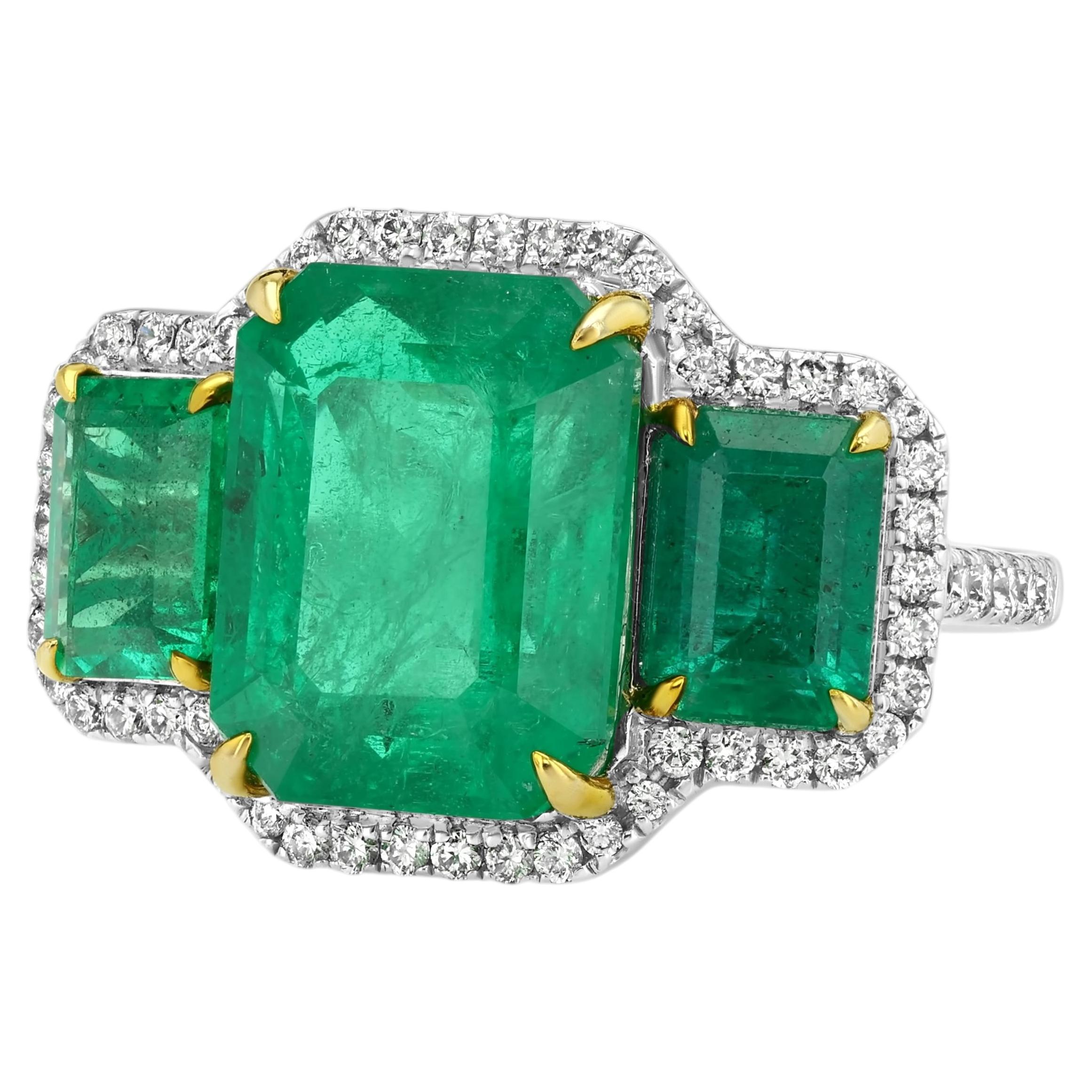 Damenring aus 18-karätigem Zweifarbgold mit einem Smaragd von 9,06 Karat und Diamanten