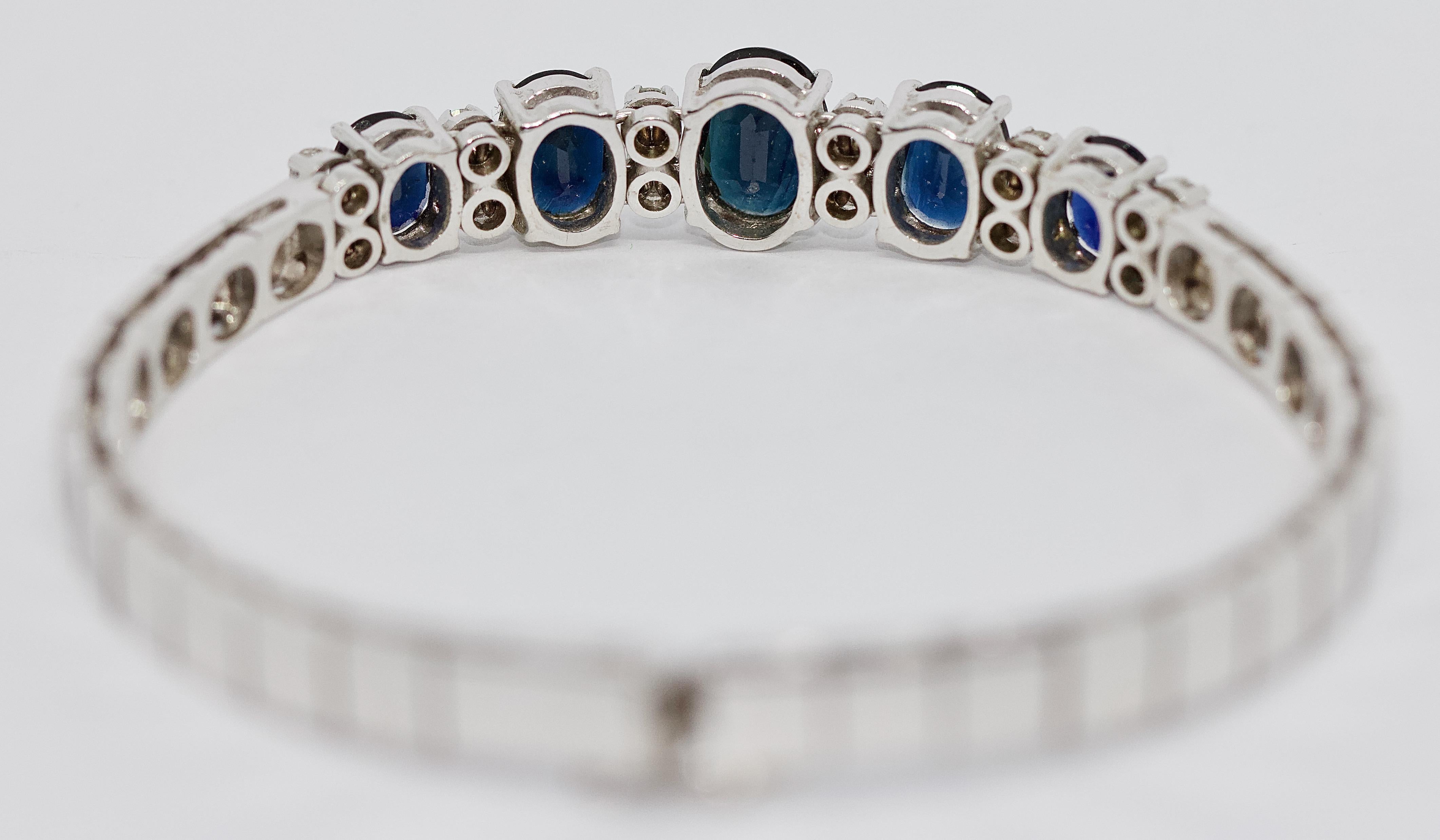 18 Karat Ladies White Gold Tennis Bracelet with Sapphires and Diamonds In Good Condition For Sale In Berlin, DE