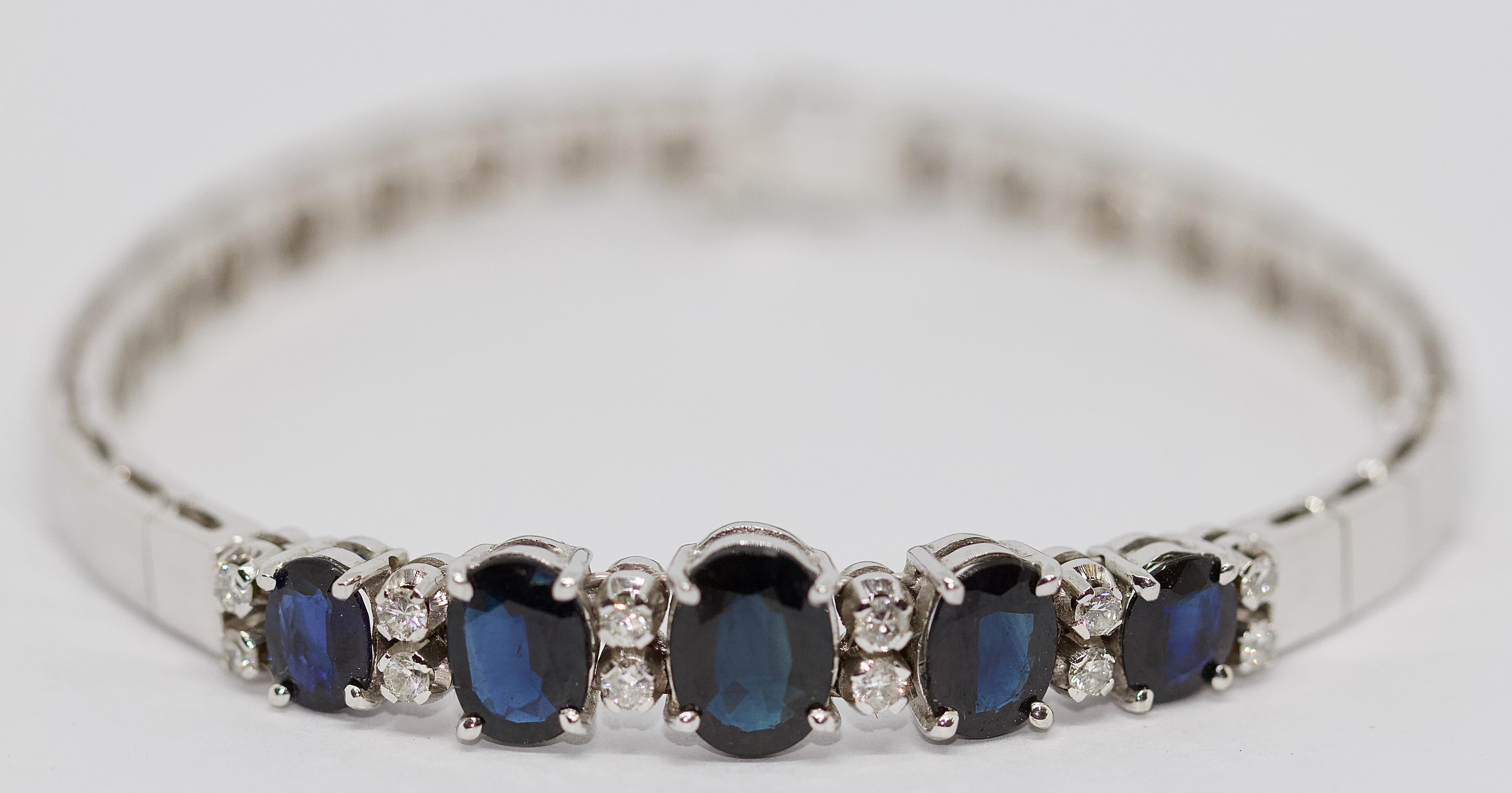 Ladies 18K White Gold Bracelet with Sapphires and Diamonds.


Bracelet is hallmarked.

Including certificate of authenticity.