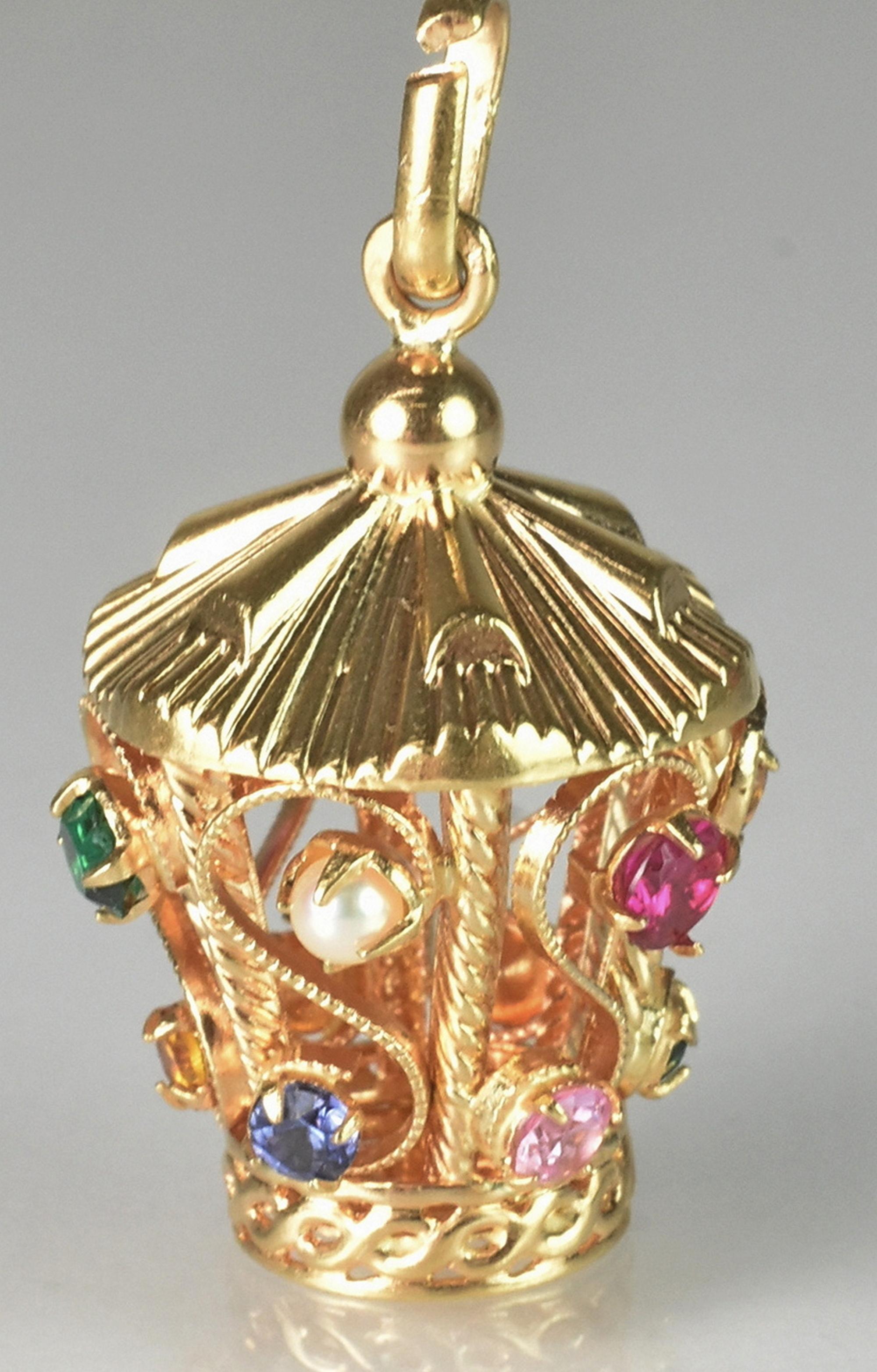 18K Lantern Charm with Multicolored Stones In Good Condition For Sale In Toledo, OH