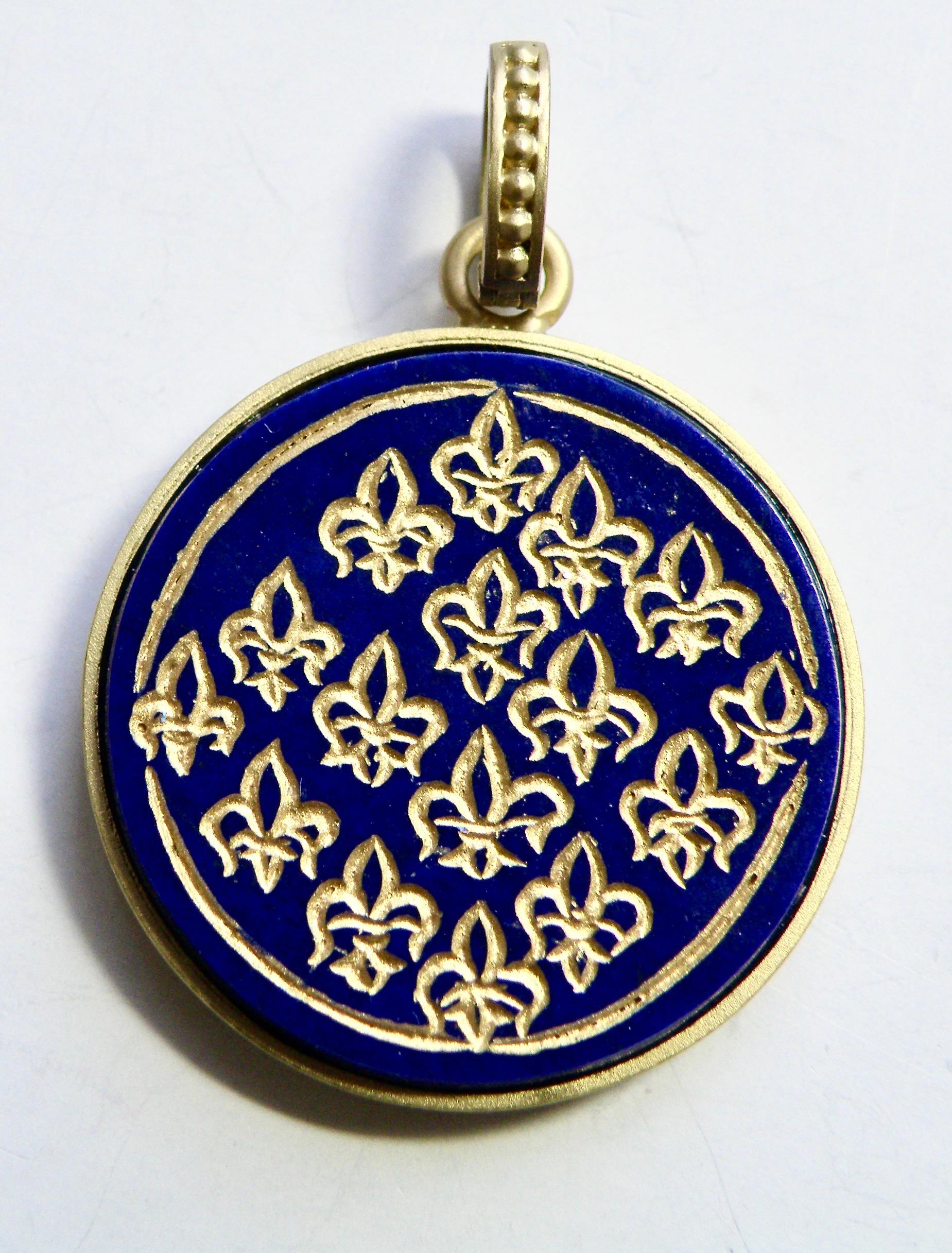 da uomo o donna Potenziatore in lapis 18k, multi mini fleur de lis intaglio in vendita