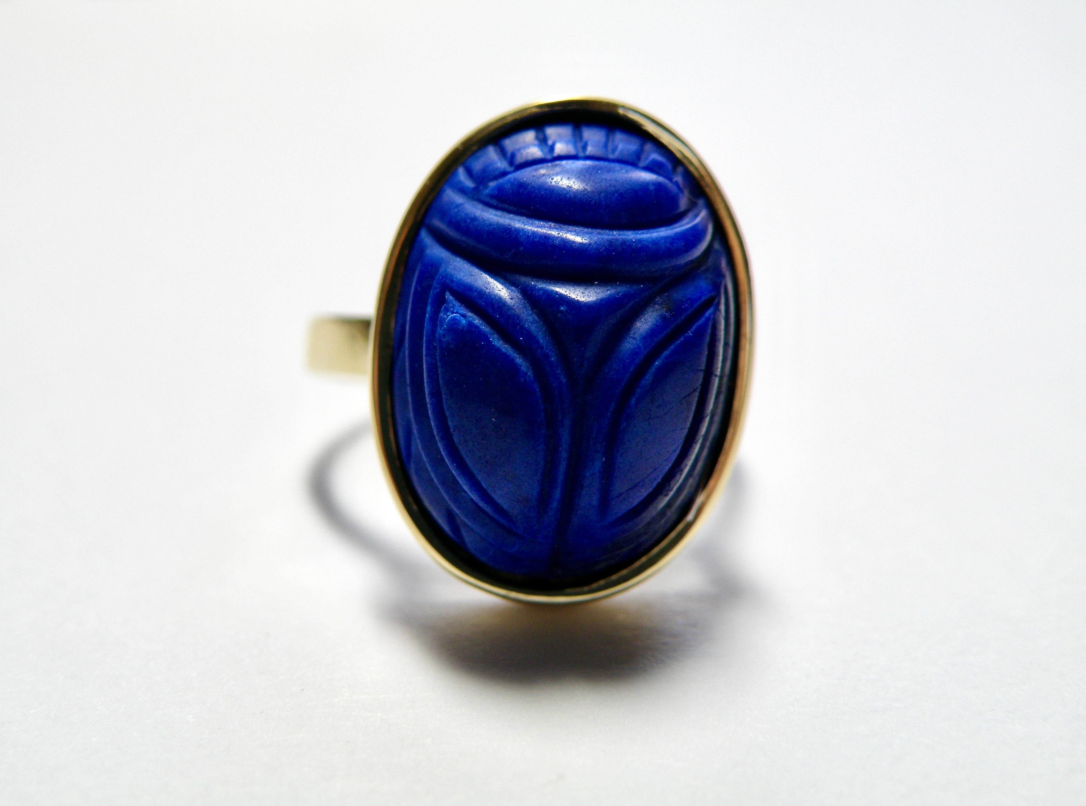 Contemporary 18K Lapis Lazuli Carved Scarab Ring For Sale