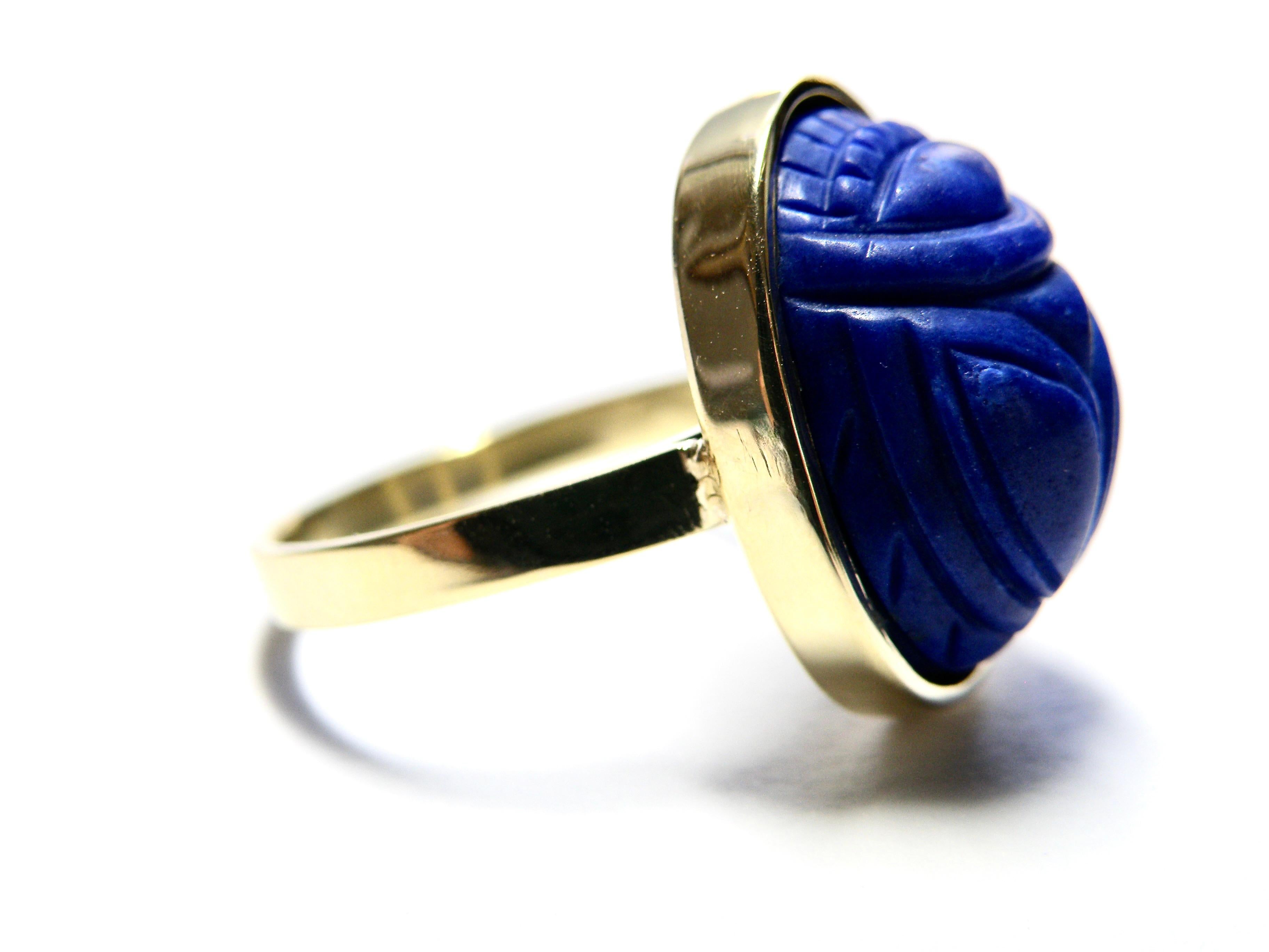 Cabochon 18K Lapis Lazuli Carved Scarab Ring For Sale