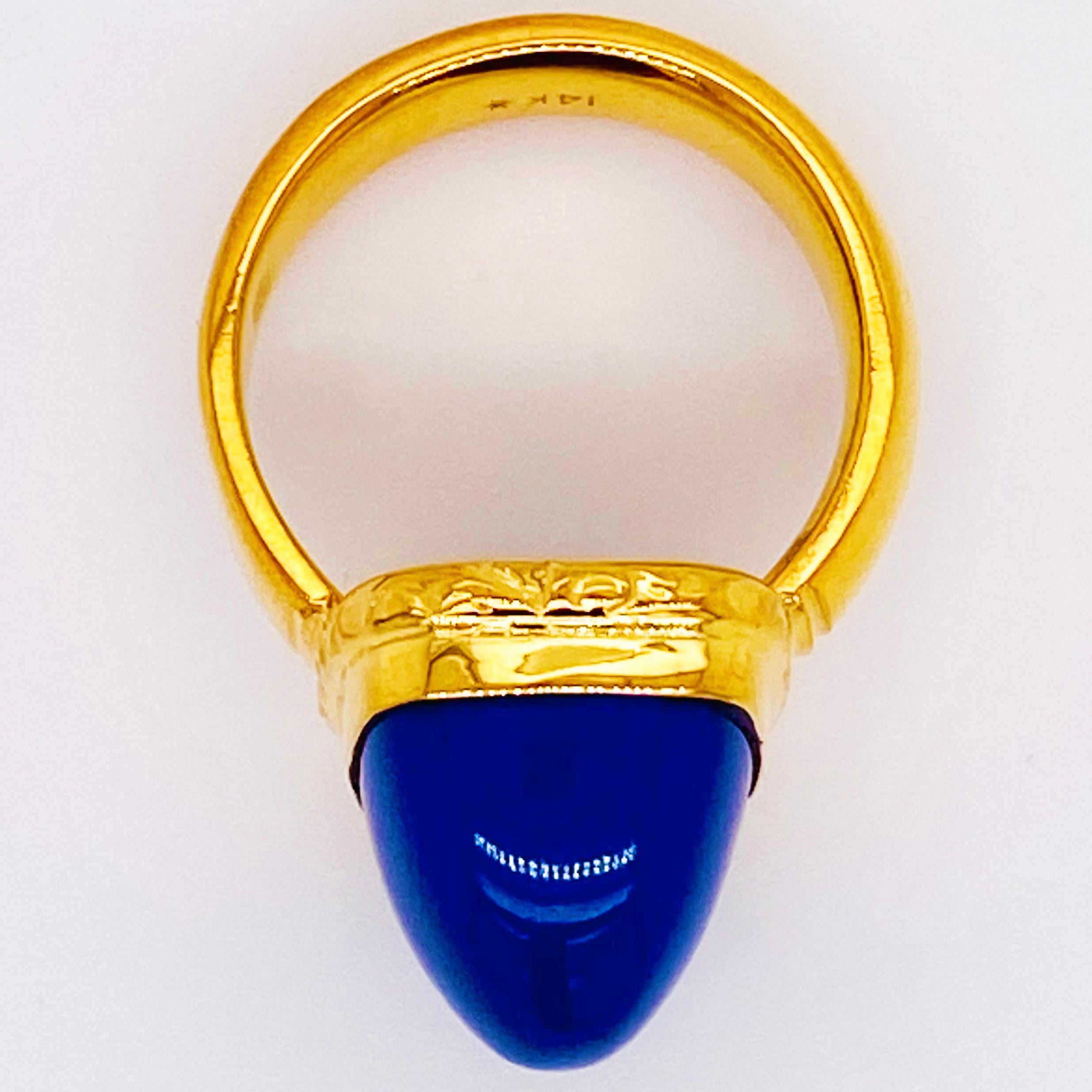 18k Lapis Ring, 18 Karat Gold, Bombe Ring, Vintage Point Ring, Lapis Lazuli Ring In Excellent Condition In Austin, TX