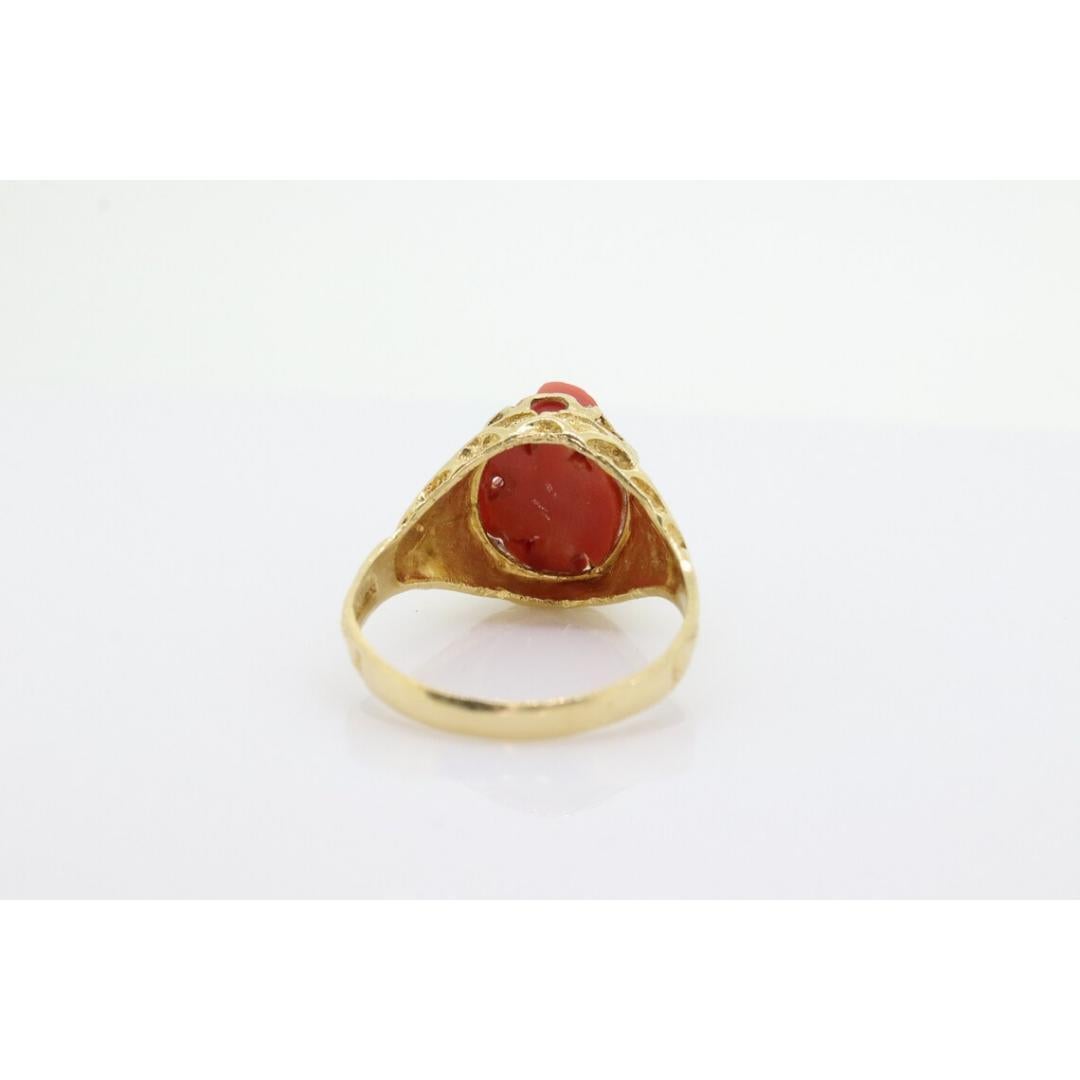Grande bague orange sculptée en or 18 carats. Bague fantaisie en or 18 carats avec texture de fleurs en corail. Pour femmes en vente