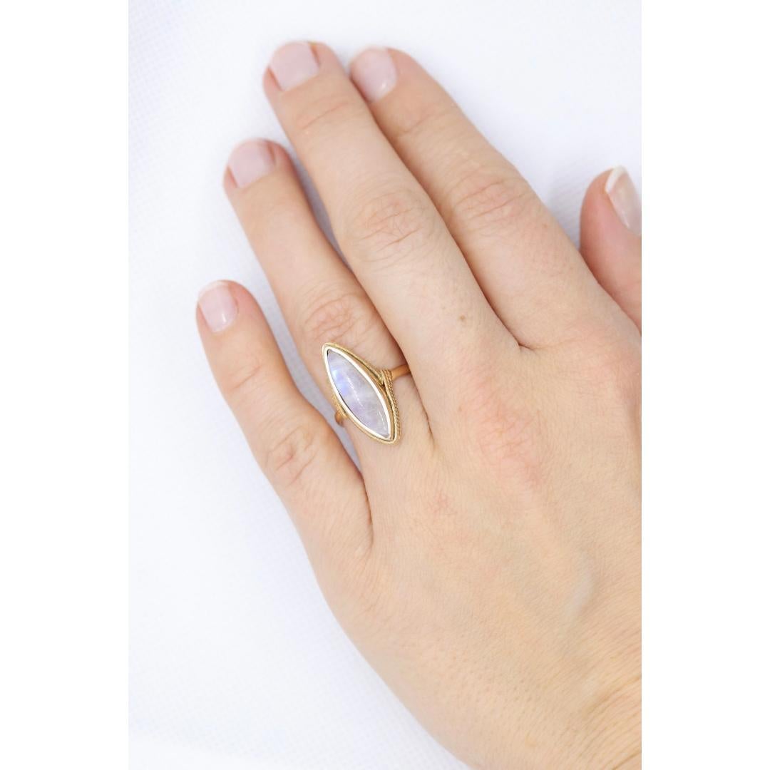 Women's 18k Large MOONSTONE ring. 18k Gold Marquise Navette Moonstone ring For Sale