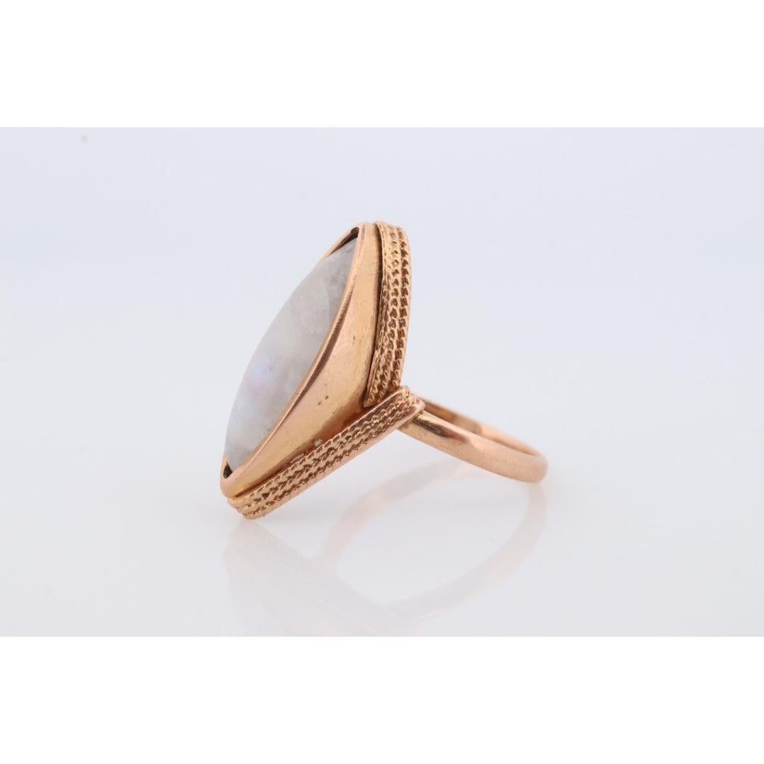 18k Large MOONSTONE ring. 18k Gold Marquise Navette Moonstone ring For Sale 2