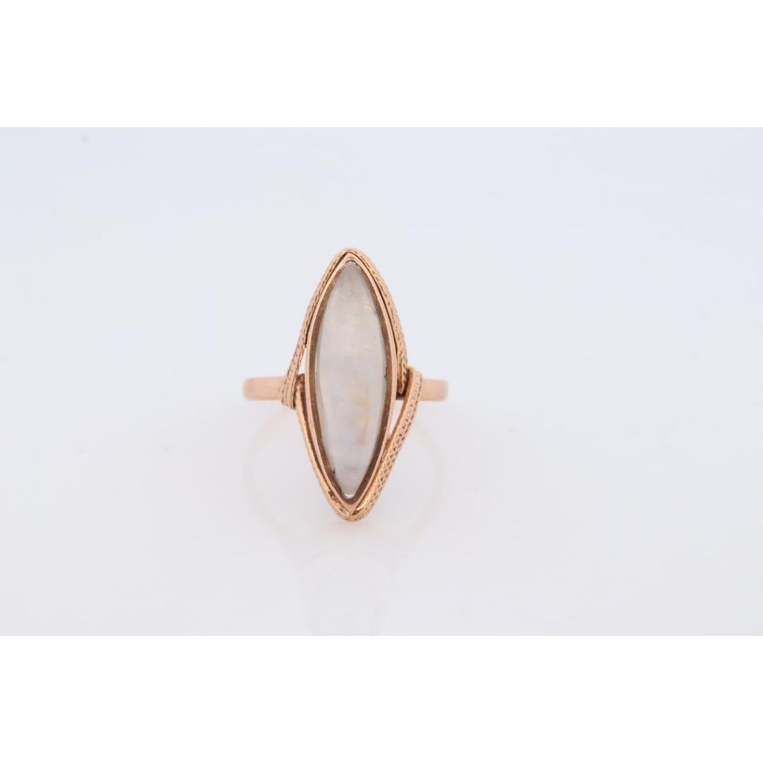 18k Large MOONSTONE ring. 18k Gold Marquise Navette Moonstone ring For Sale 5