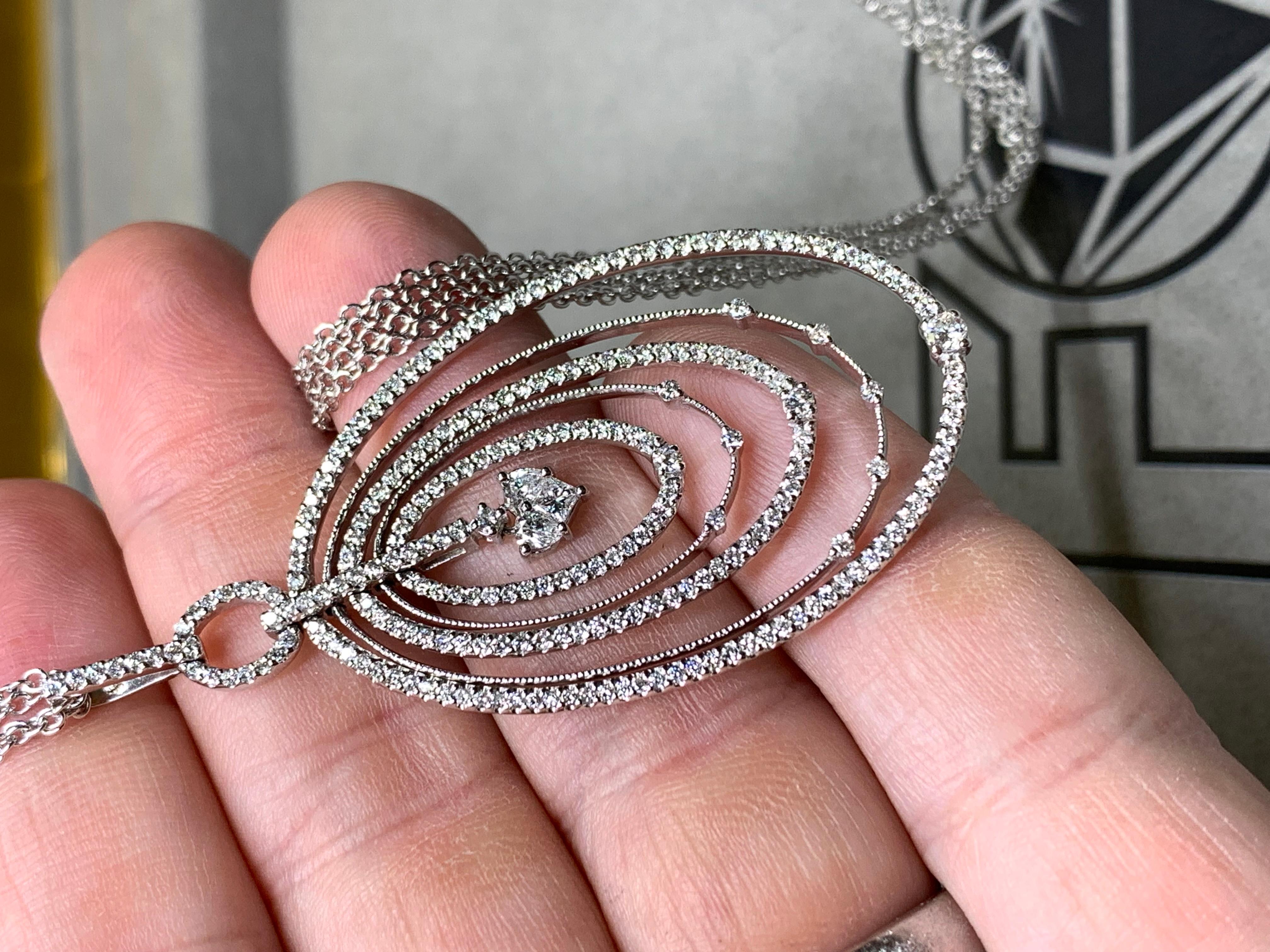 Taille ovale Collier à double chaîne 18 carats, grand diamant ovale articulé et multisectionnel en vente