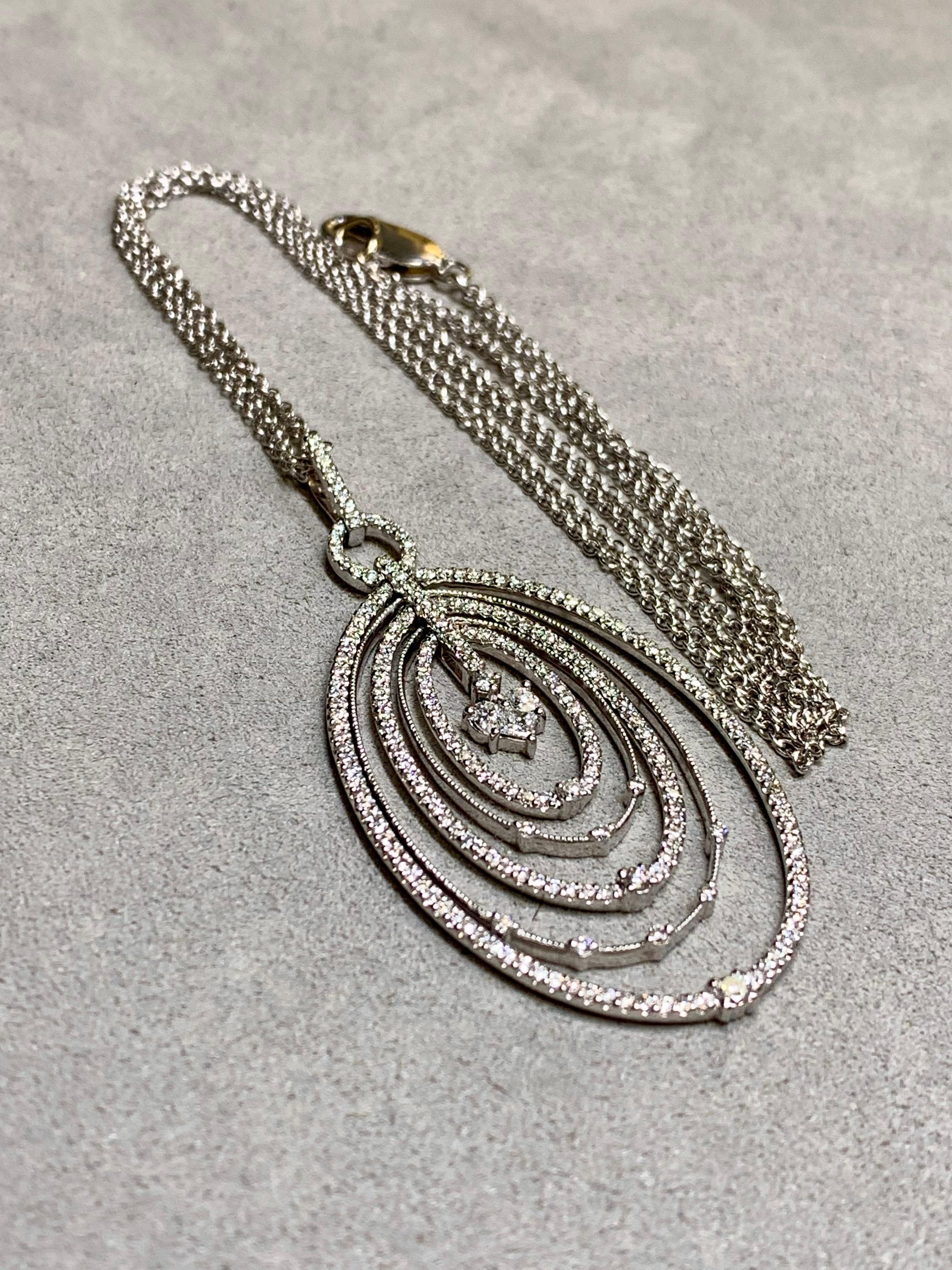 Collier à double chaîne 18 carats, grand diamant ovale articulé et multisectionnel Bon état - En vente à Winter Springs, FL