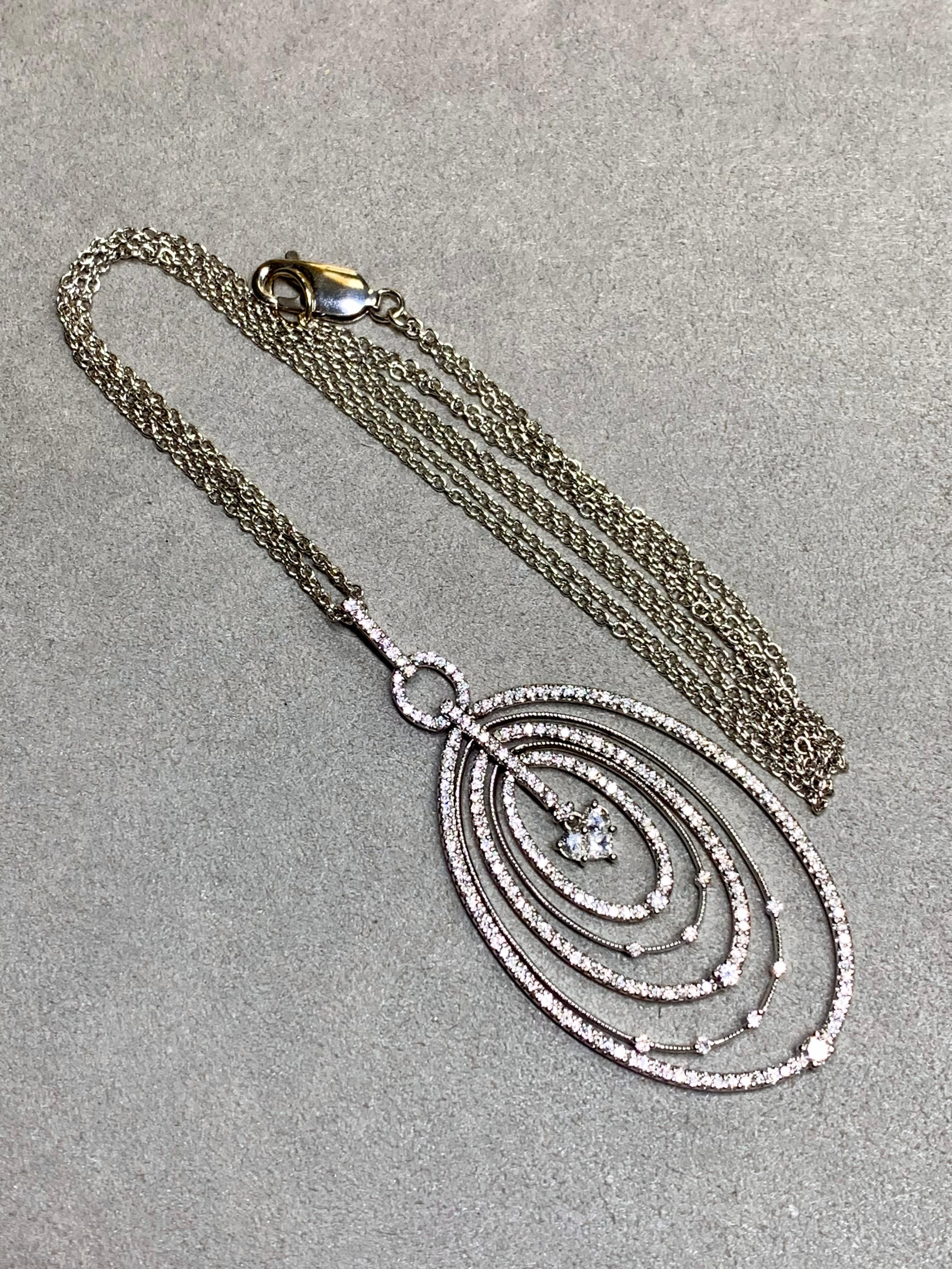 Collier à double chaîne 18 carats, grand diamant ovale articulé et multisectionnel Unisexe en vente