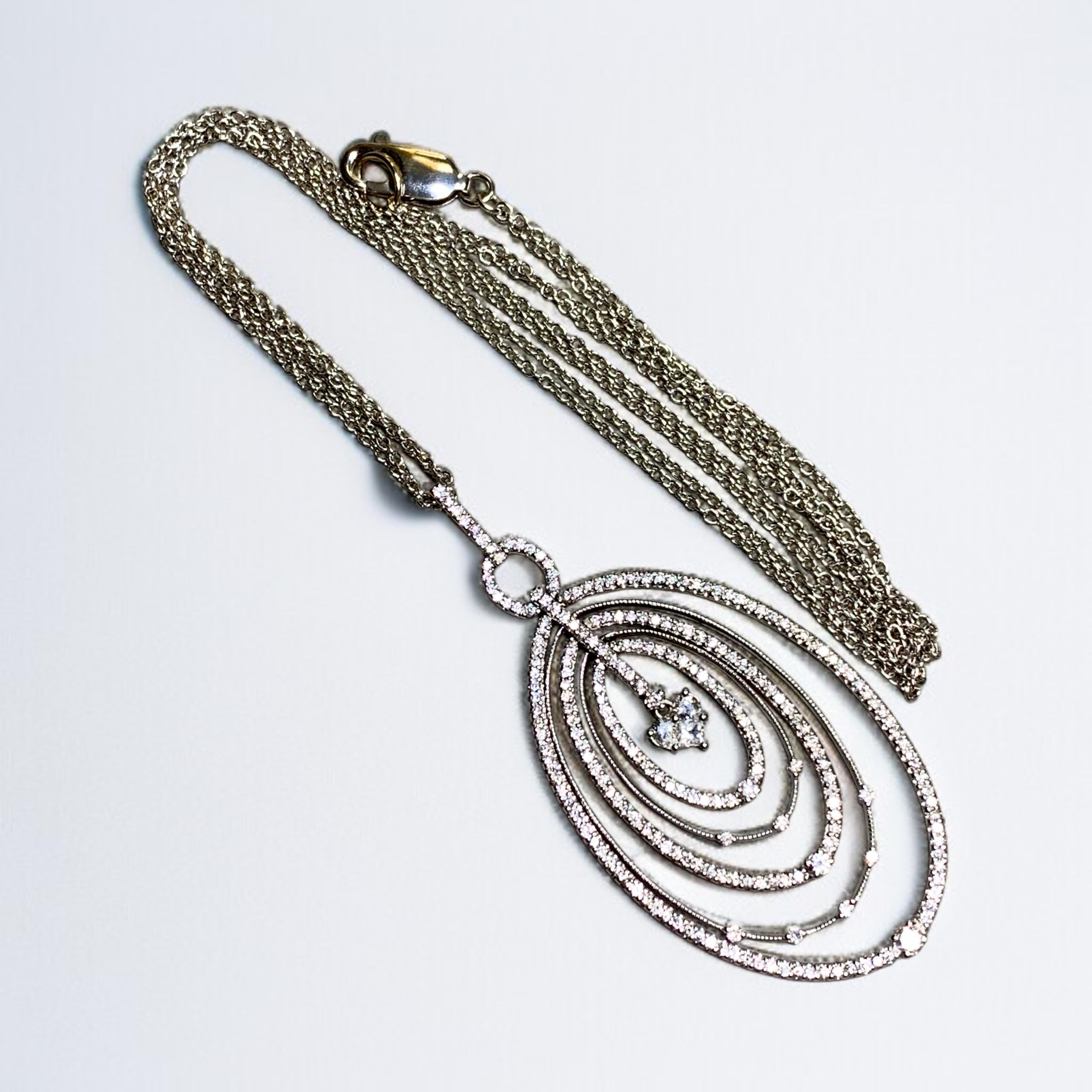 Collier à double chaîne 18 carats, grand diamant ovale articulé et multisectionnel en vente 1