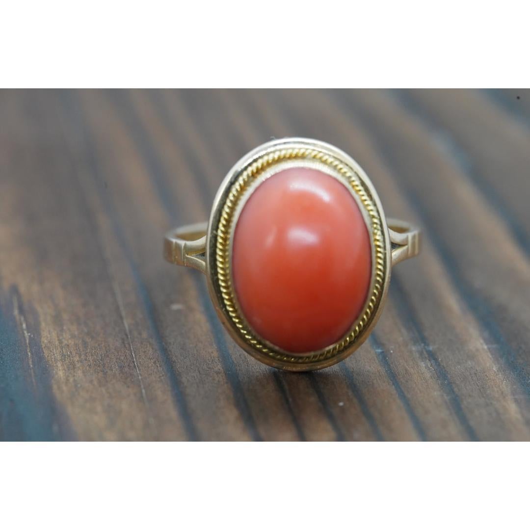 Grande bague orange ovale en or 18 carats. Bague fantaisie en or 18 carats sertie d'un cabochon de corail cabochon en vente 5