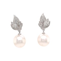 Pendants d'oreilles en forme de feuille en or 18 carats avec diamants et perles