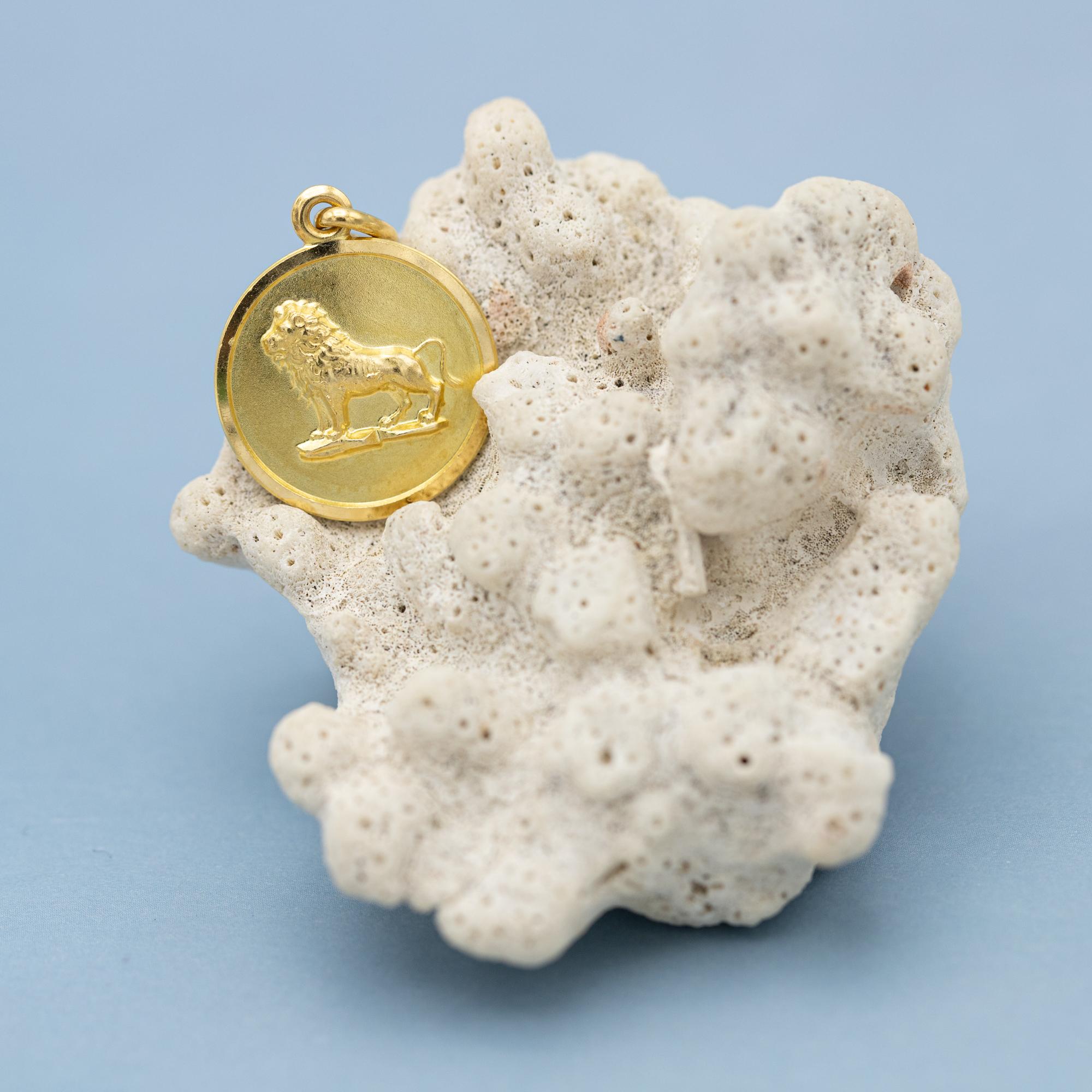 Women's or Men's 18K LEO , Vintage 18 karat zodiac charm pendant - solid yellow gold Star Sign