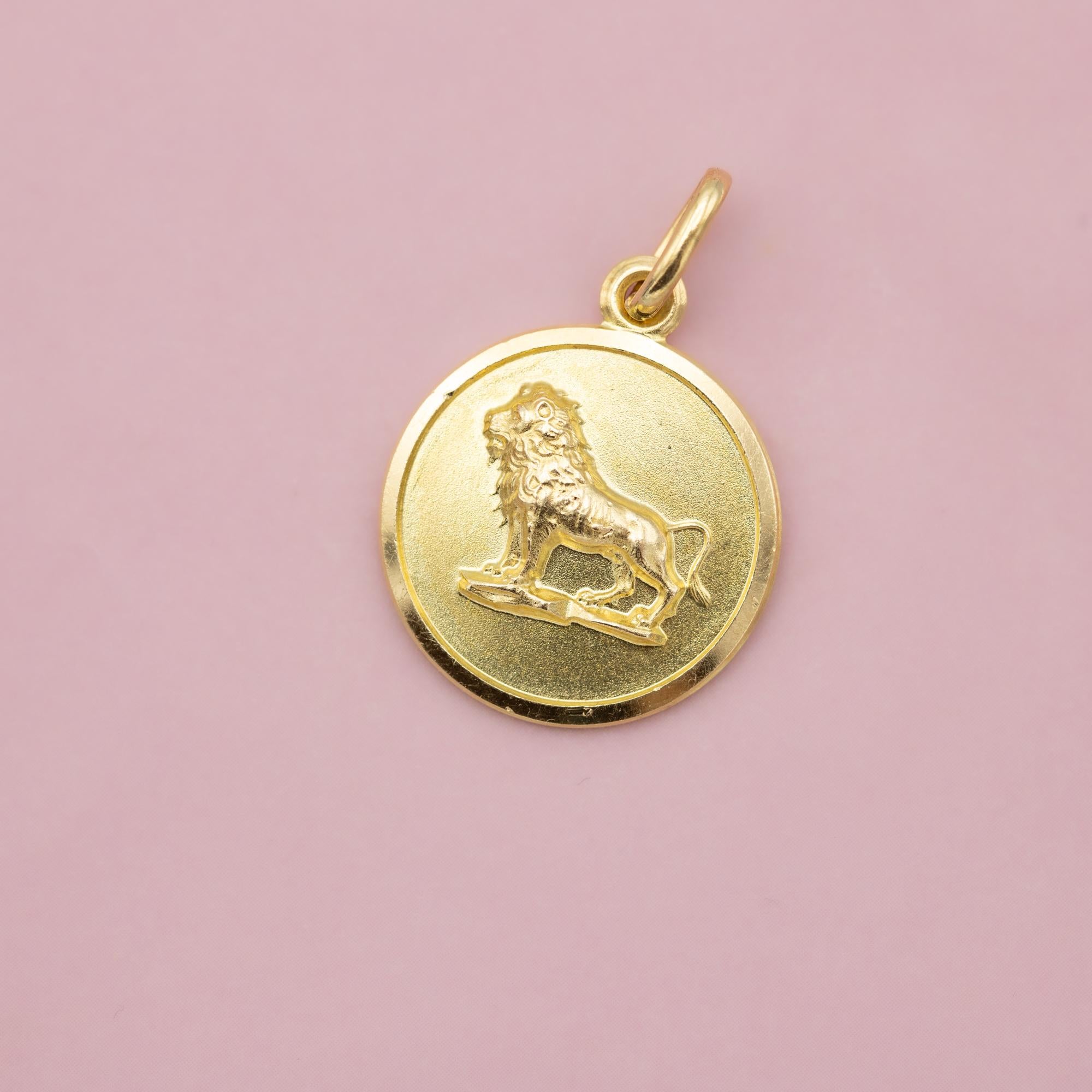 18K LEO , Vintage 18 karat zodiac charm pendant - solid yellow gold Star Sign 3