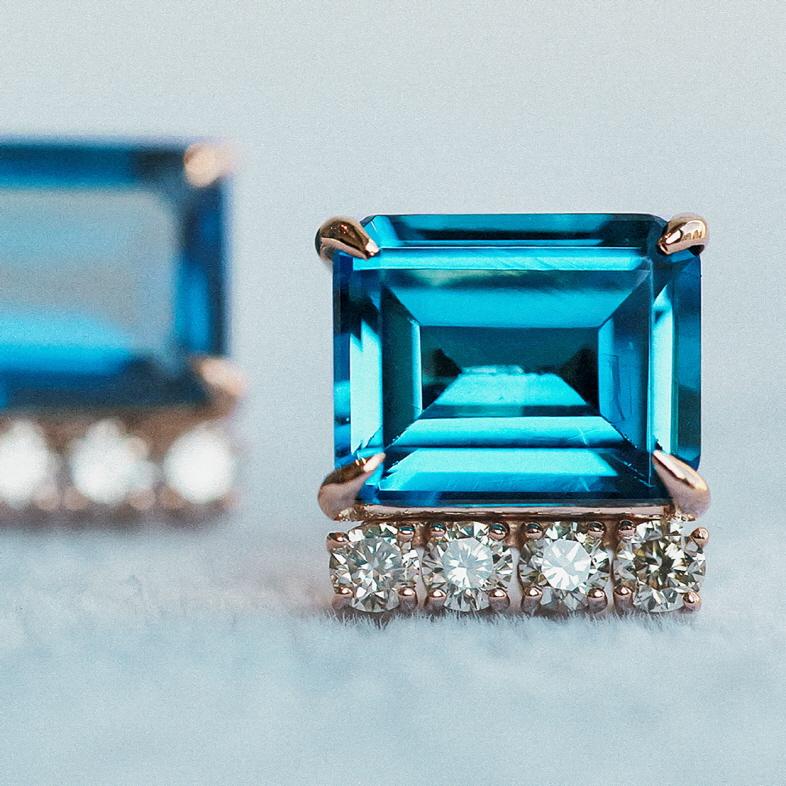 18K London Blue Topaz and  Diamonds  Earrings In New Condition For Sale In 종로구, SO