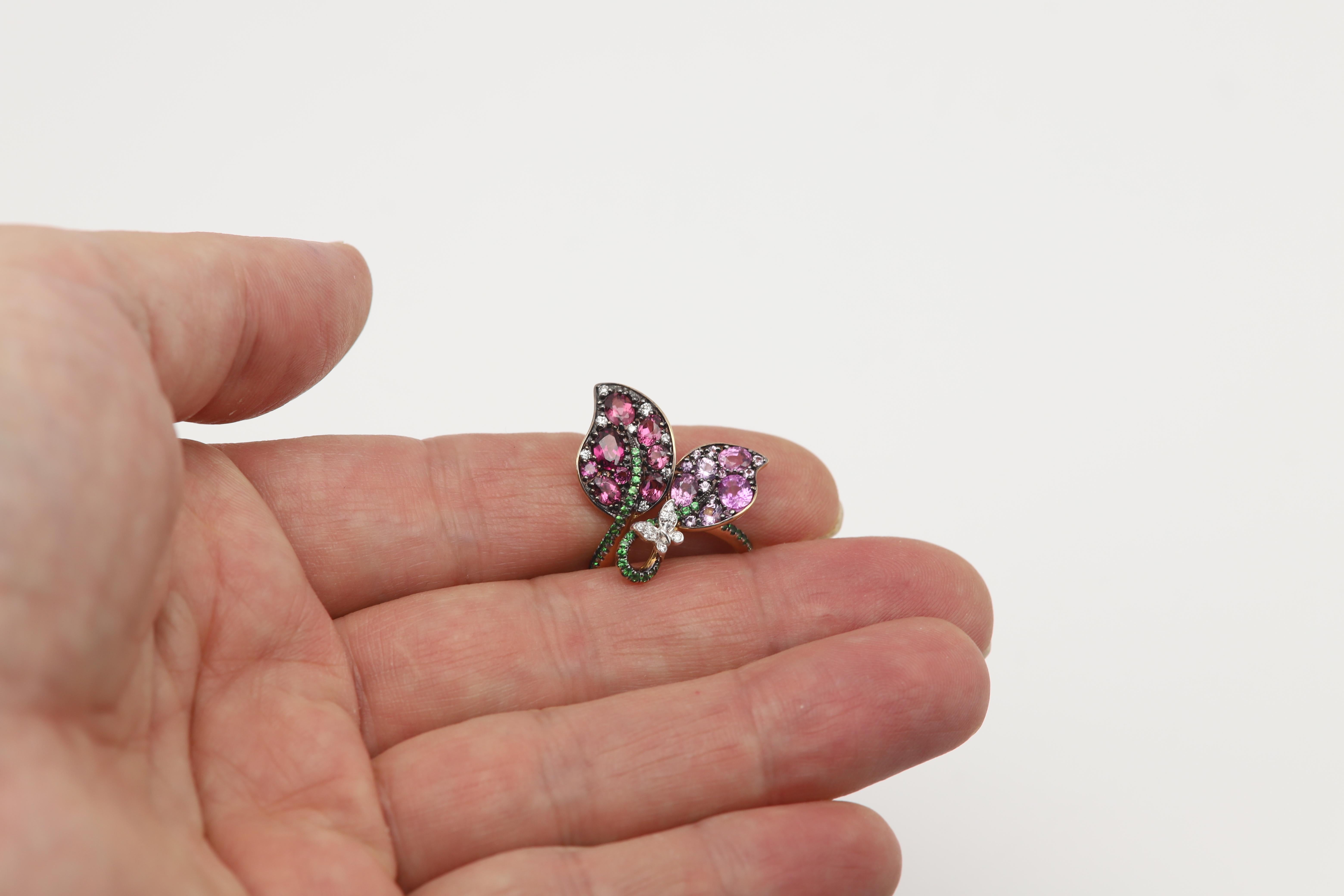 18k Lovely Flower leaf Ring saphir naturel rhodolite tsavorite diamants massif en vente 2