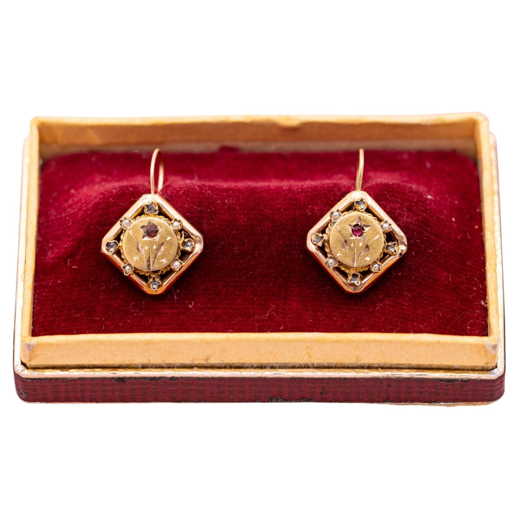 Pendientes amante 18K - Pequeños y ligeros Dormilonas florales antiguas - oro macizo en venta