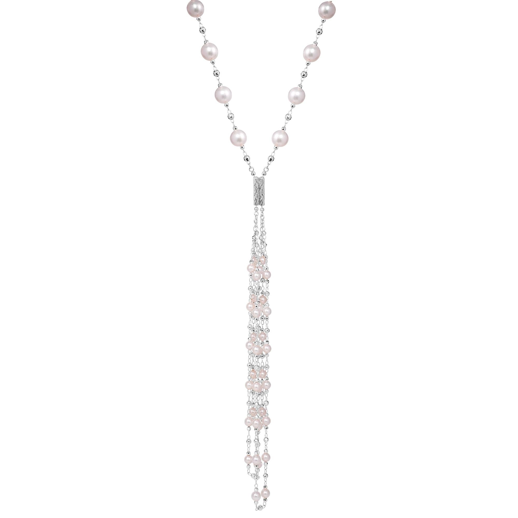 Rehaussez votre collection de bijoux avec le collier de perles japonaises Akoya en or blanc magnétique 18 carats, un chef-d'œuvre de sophistication et de polyvalence. Conçu pour la femme moderne qui apprécie l'élégance et la fonctionnalité, ce