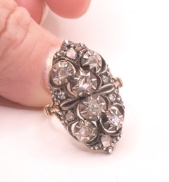 Anillo victoriano temprano de 18 quilates con diamantes en forma de marqués