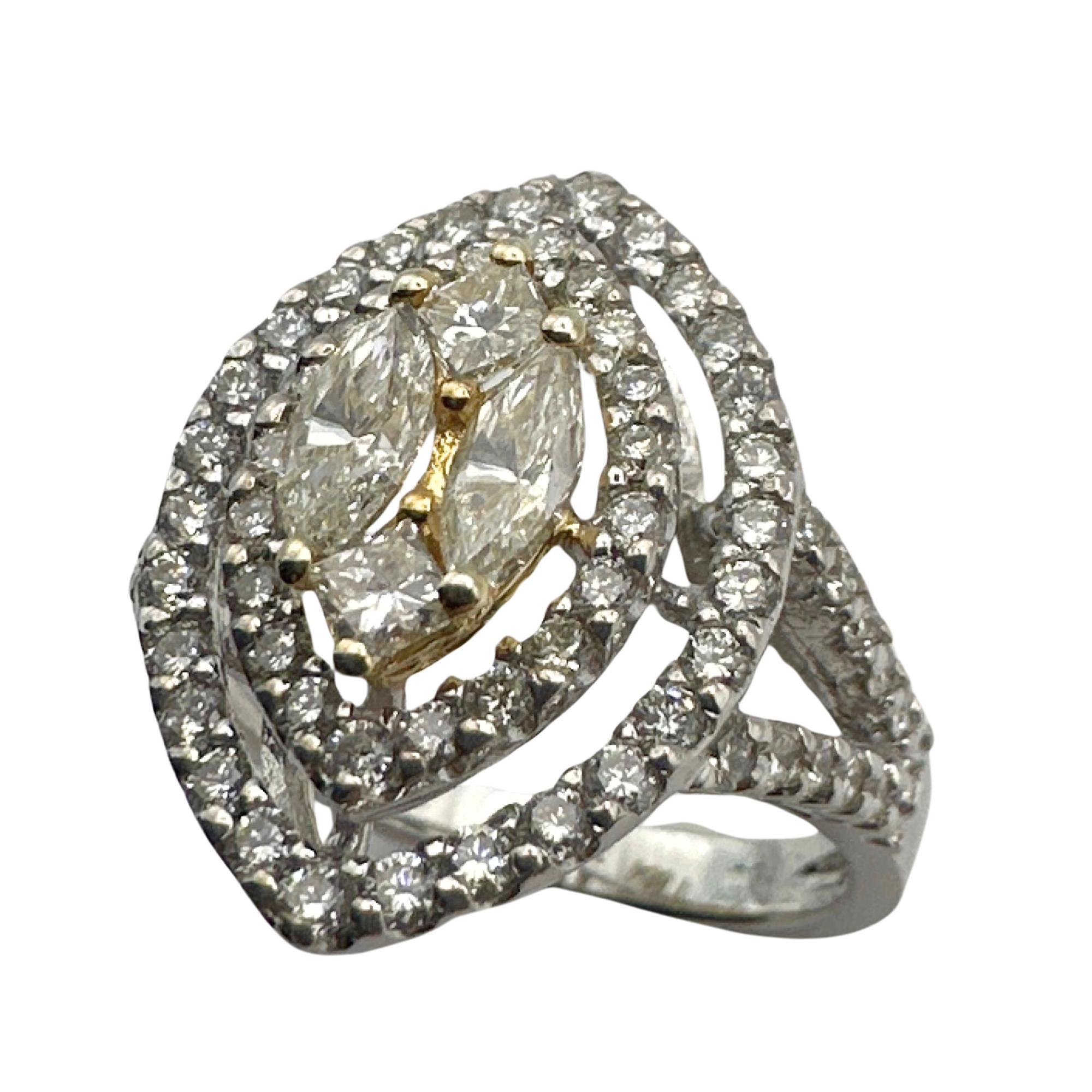 18k Marquise and Princess Cut Diamond Ring In Good Condition For Sale In New York, NY