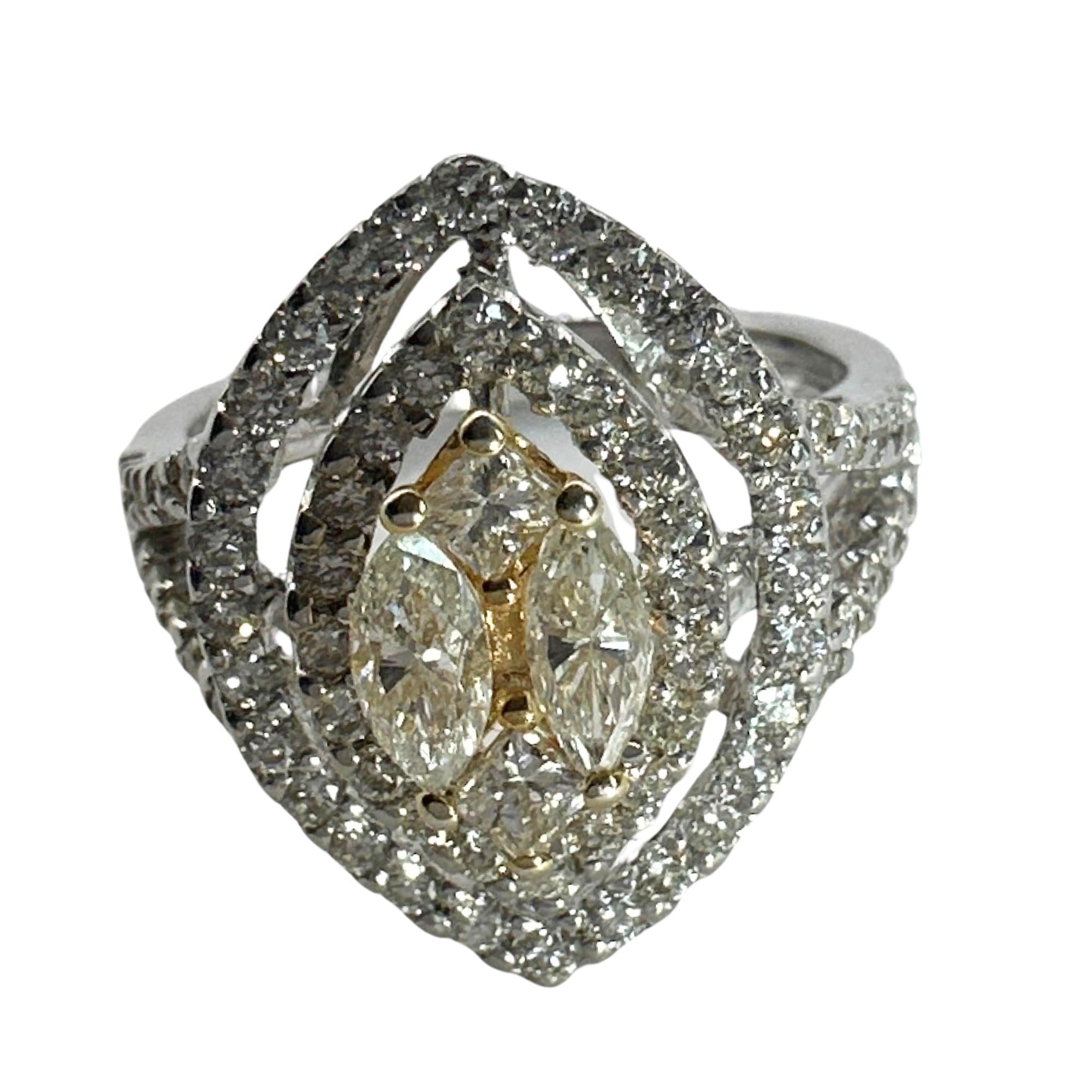 18k Marquise and Princess Cut Diamond Ring For Sale 3