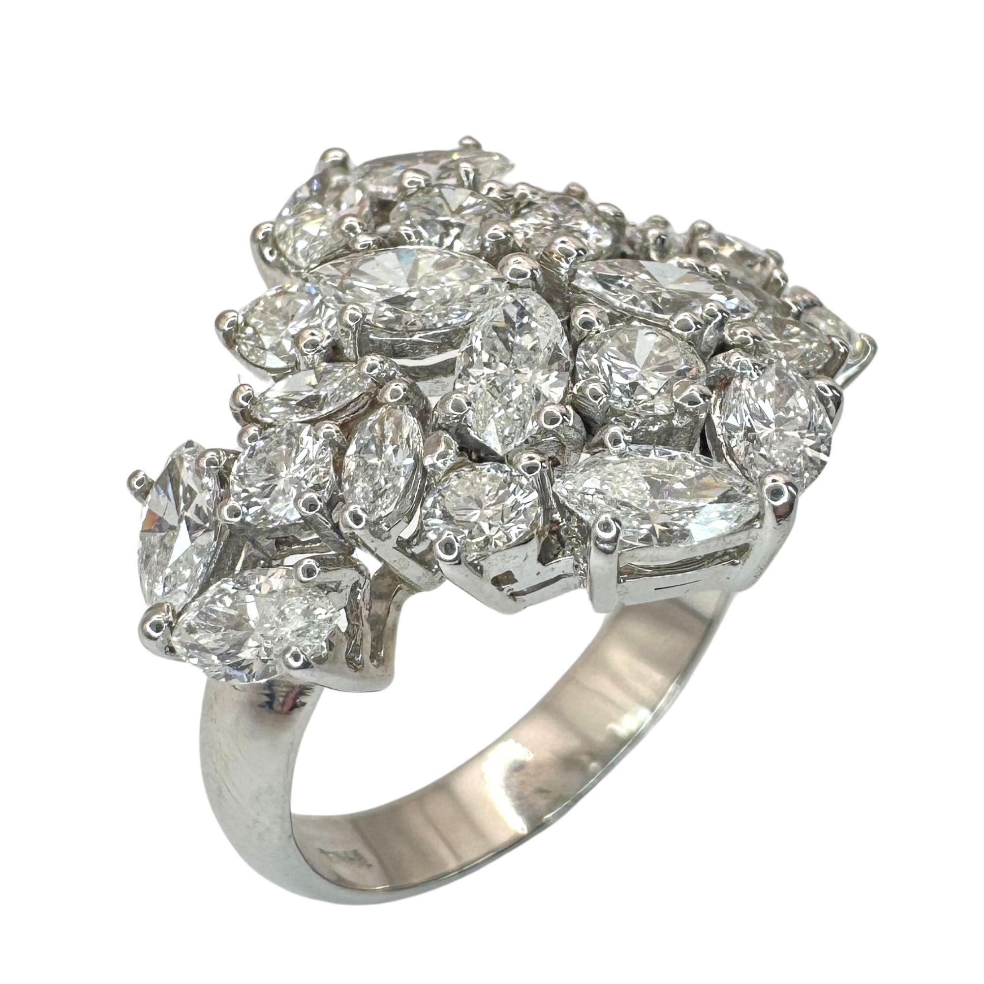 18k Marquise Cut Diamond Ring In Good Condition For Sale In New York, NY
