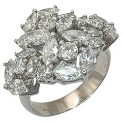 Anello con diamante taglio marquise 18k
