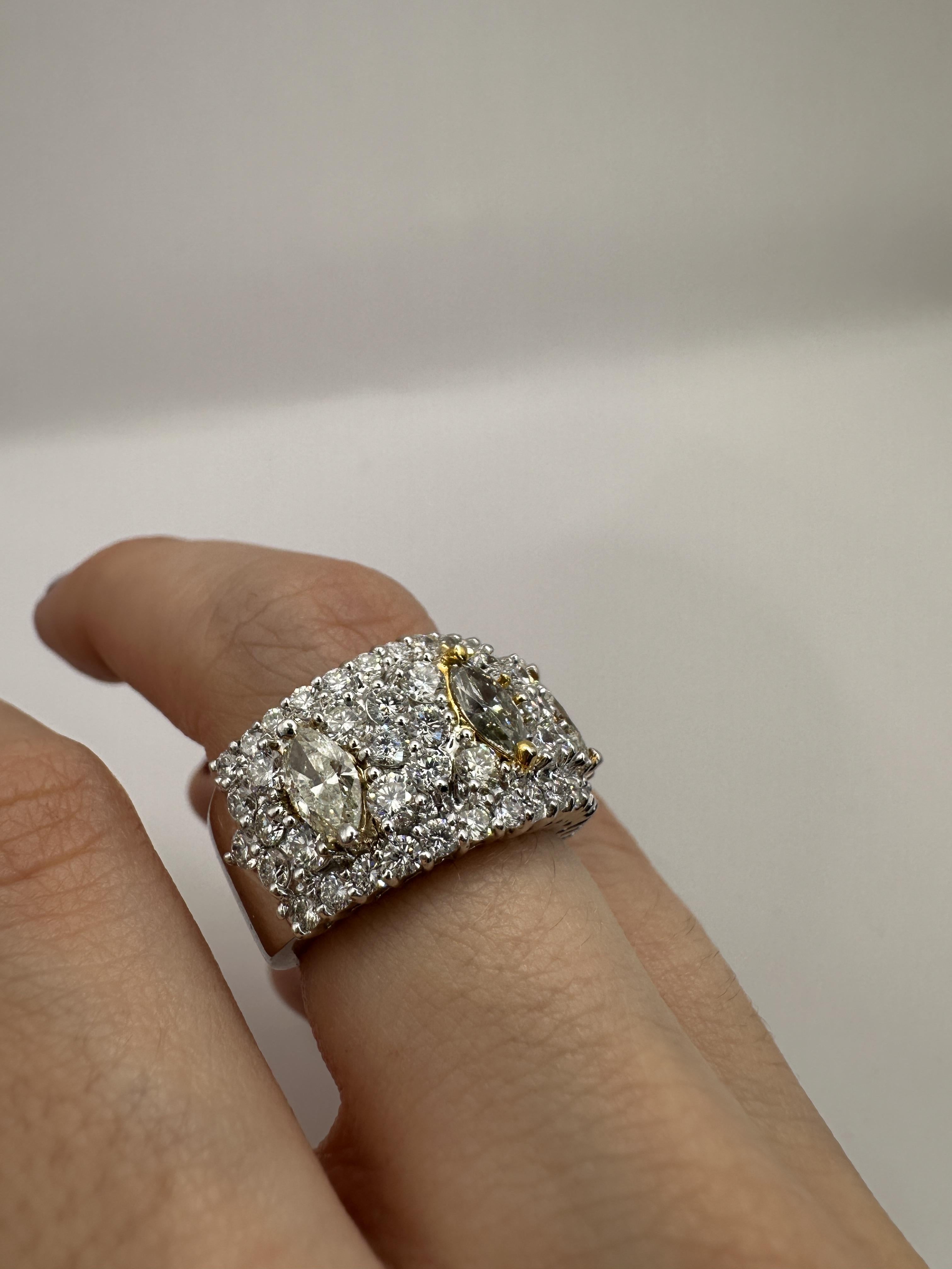 Bague jonc large 18 carats avec diamants taille marquise en vente 5