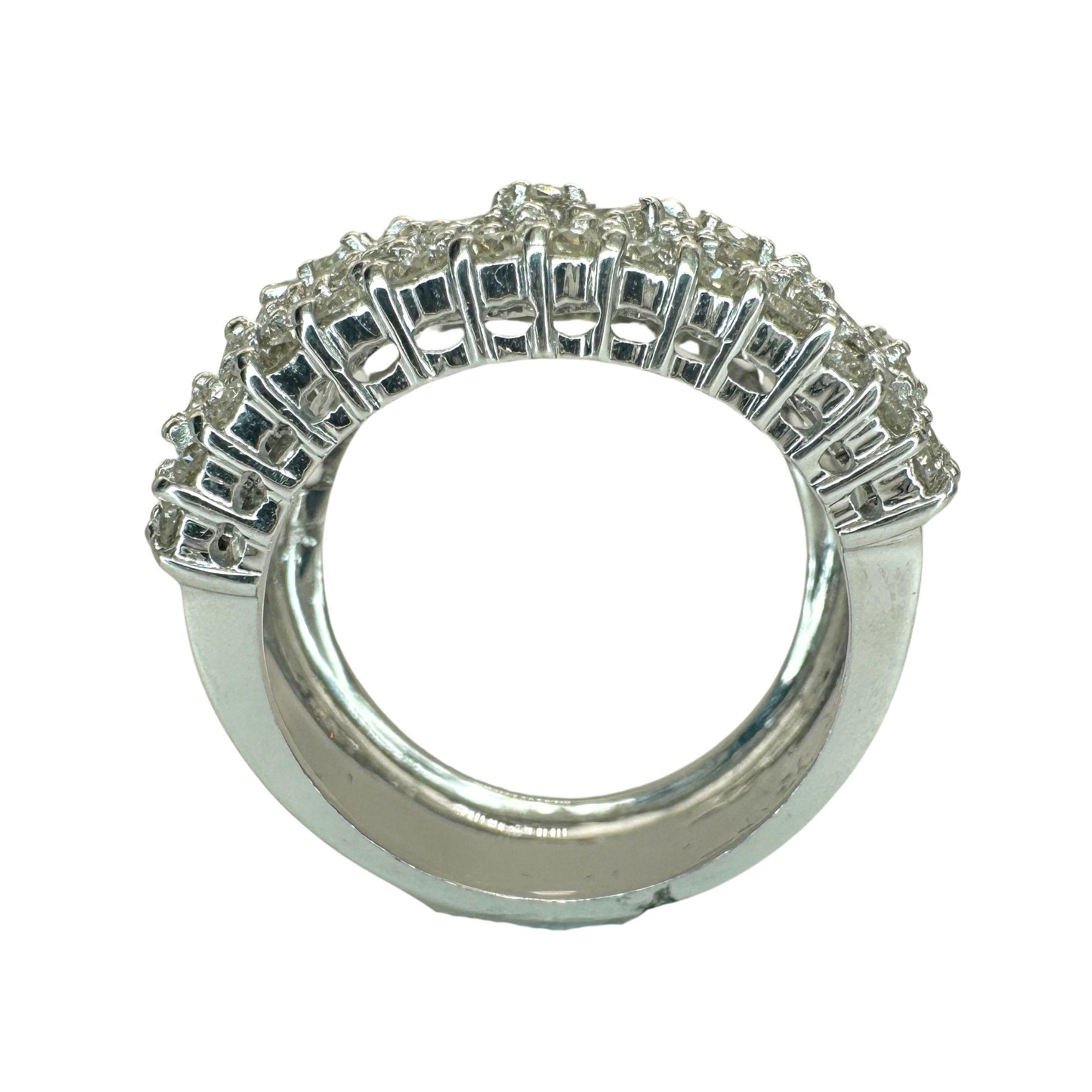 18k Marquise Cut Diamond Wide Band Ring In Good Condition For Sale In New York, NY