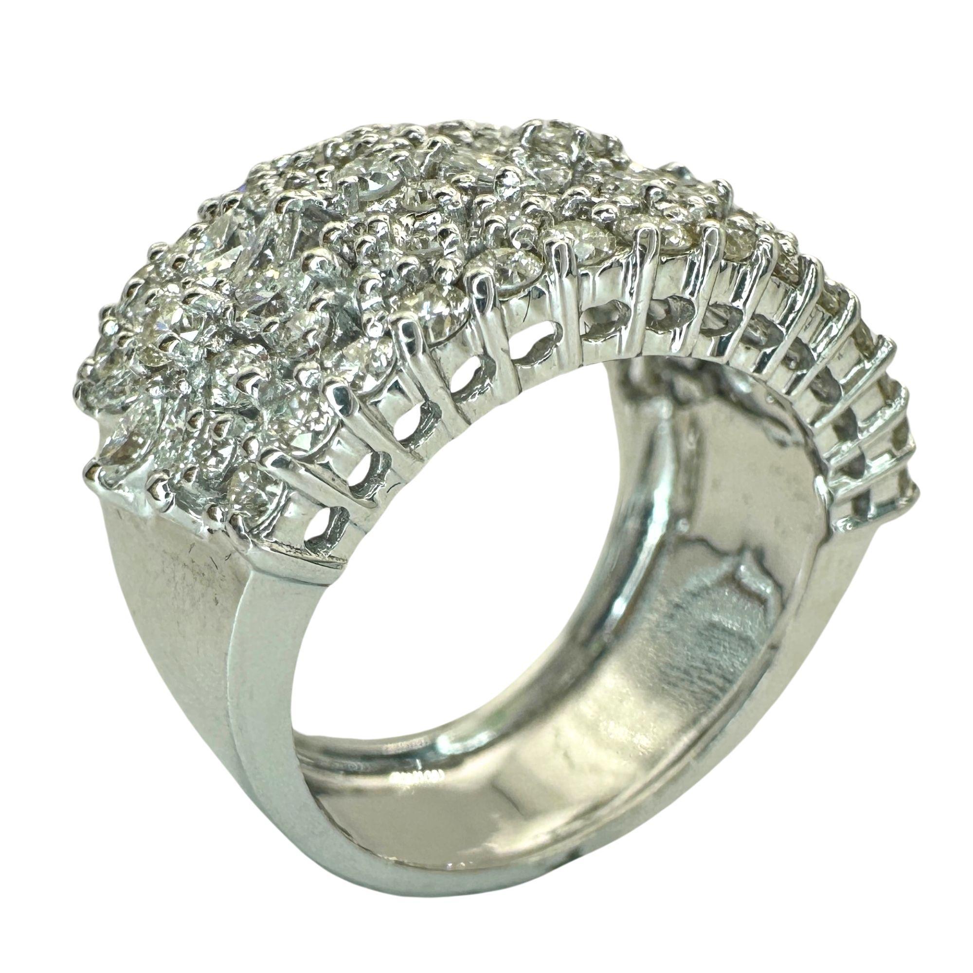 Bague jonc large 18 carats avec diamants taille marquise Pour femmes en vente