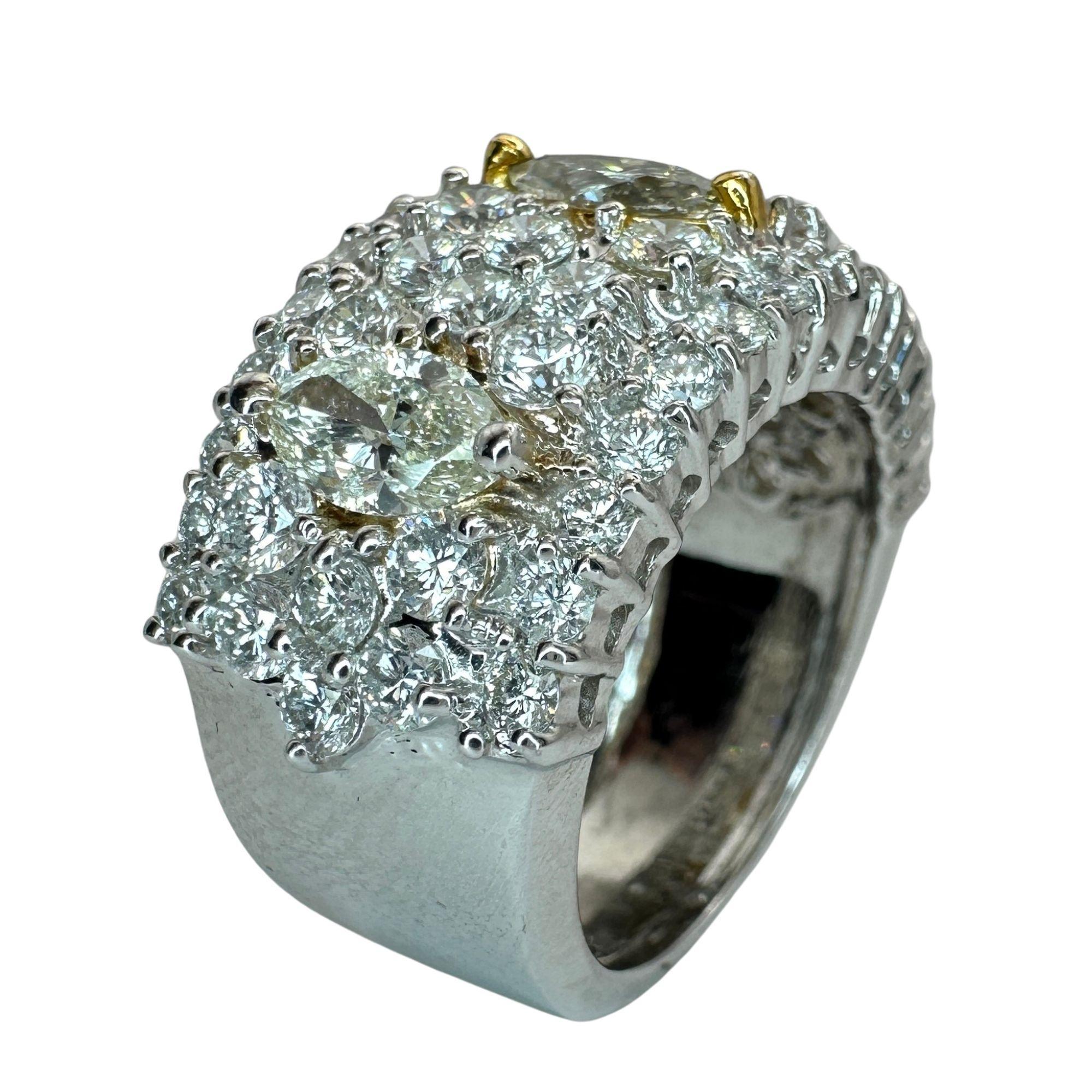 Bague jonc large 18 carats avec diamants taille marquise Pour femmes en vente