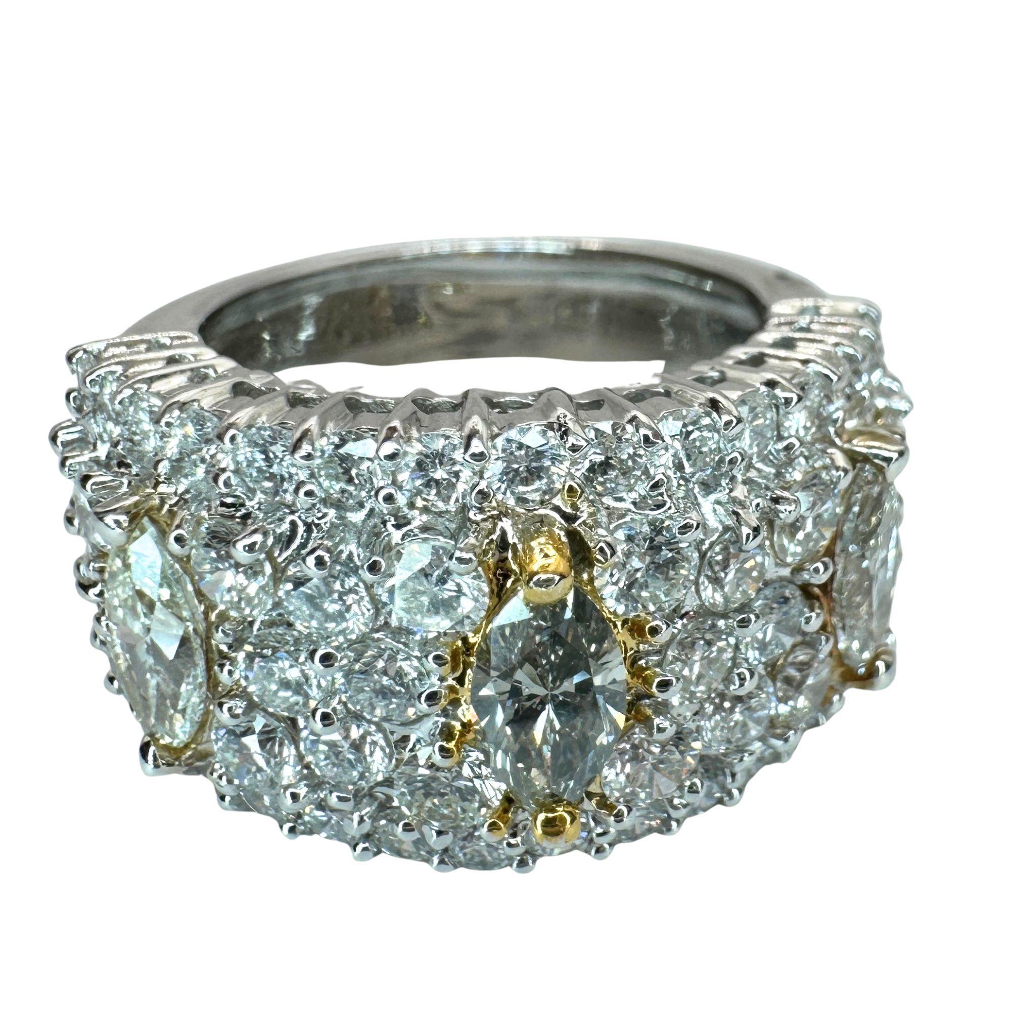 Bague jonc large 18 carats avec diamants taille marquise en vente 1